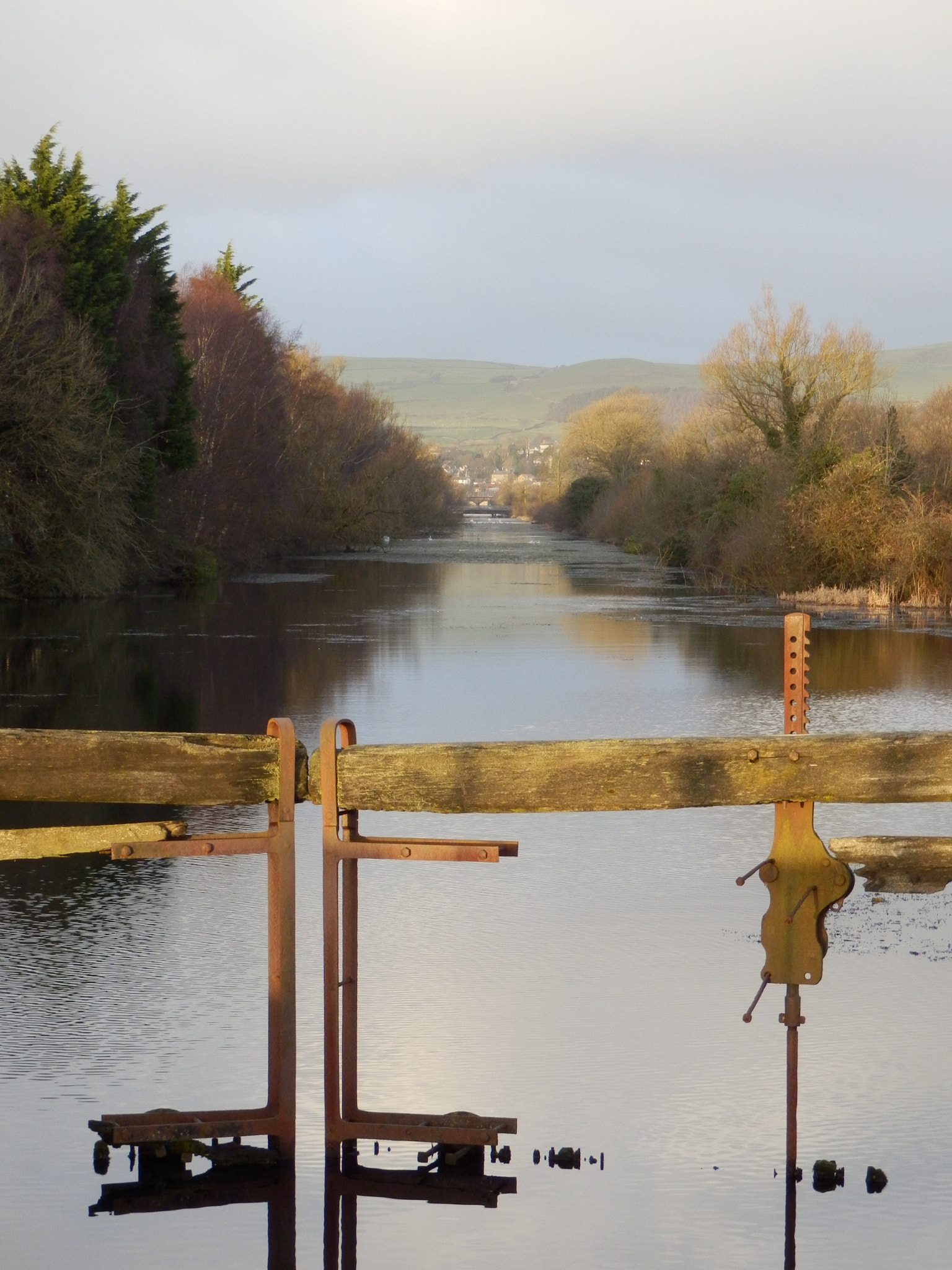 Olympus SZ-31MR sample photo. Ulverston canal photography