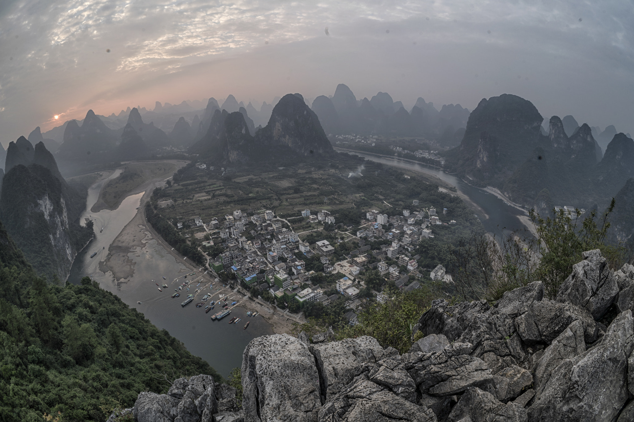 Sony a7R II + Sony FE 28mm F2 sample photo. Overlooking the li river photography