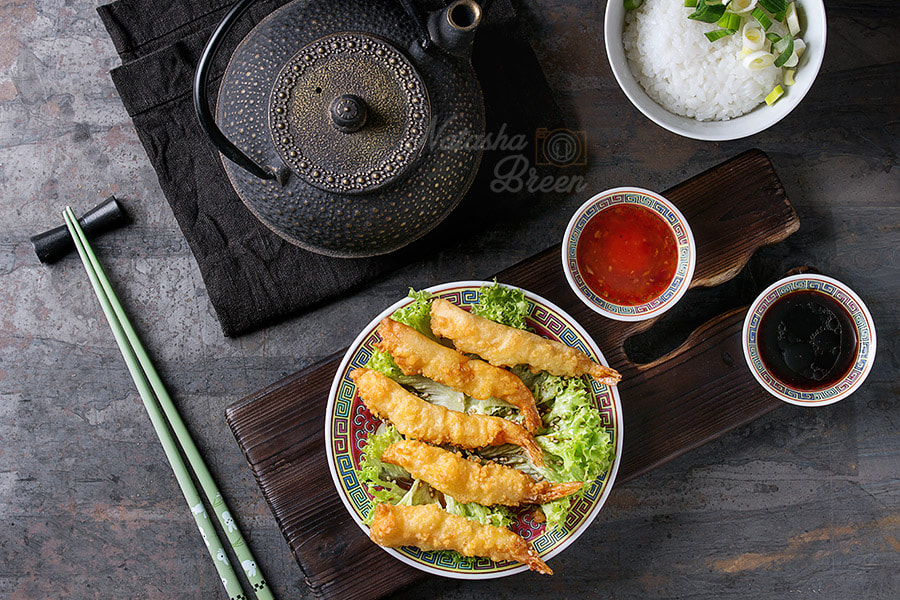 Canon EOS 700D (EOS Rebel T5i / EOS Kiss X7i) + Canon EF 70-200mm F4L IS USM sample photo. Fried tempura shrimps with sauces photography