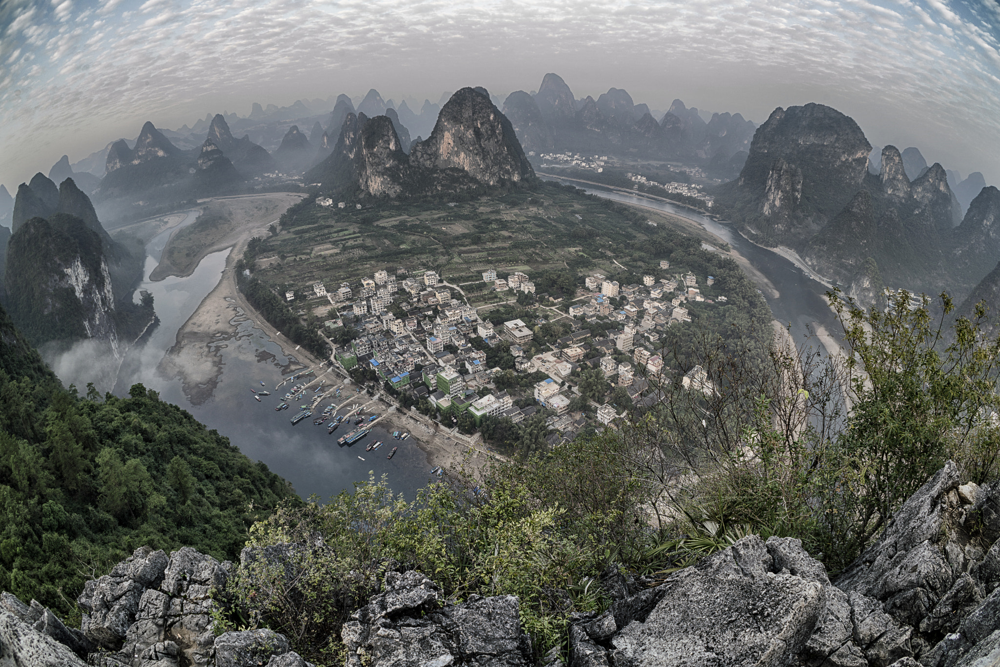 Sony FE 28mm F2 sample photo. Xingping - li river photography