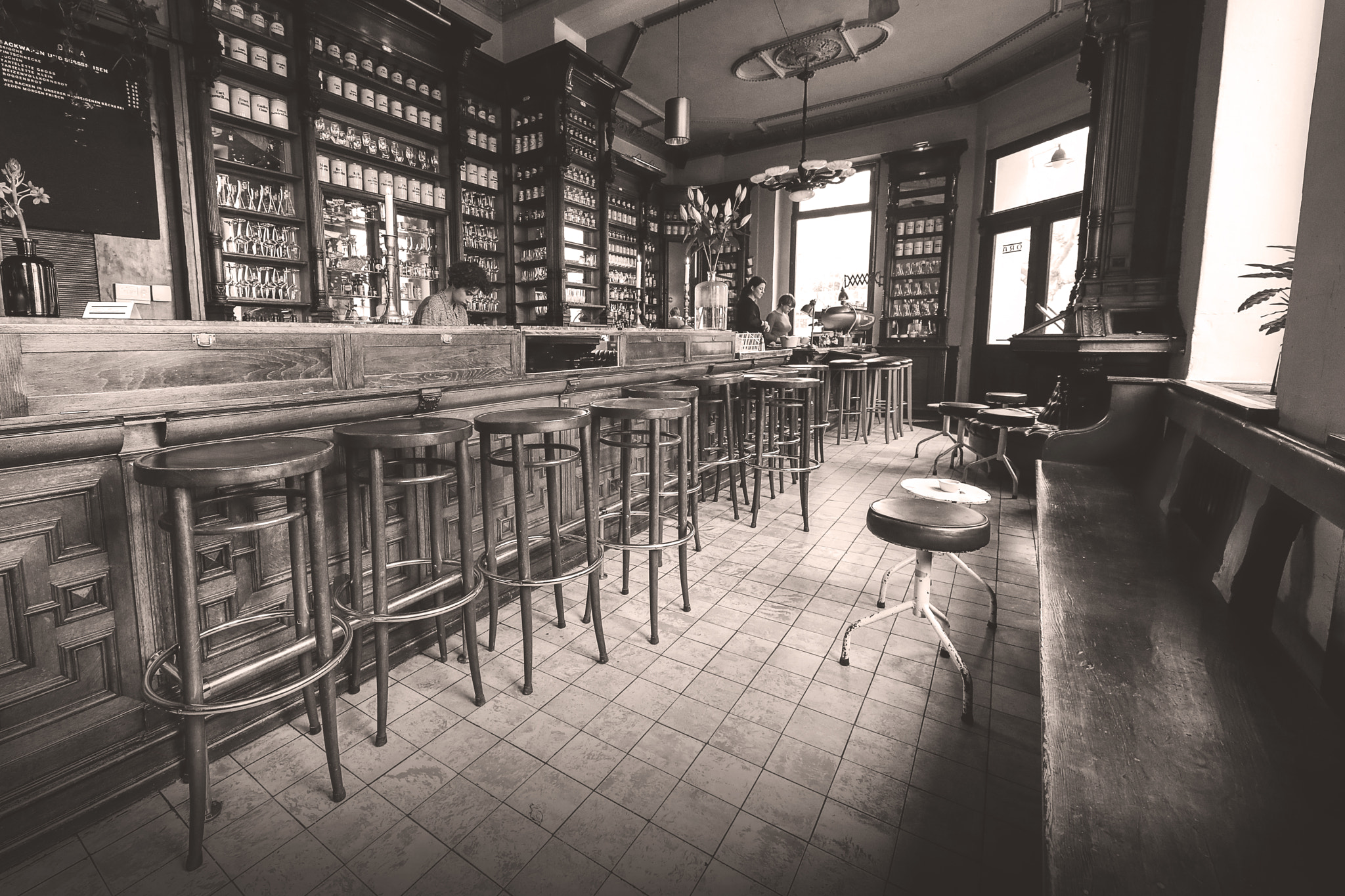 Canon EF 11-24mm F4L USM sample photo. Apotheke photography