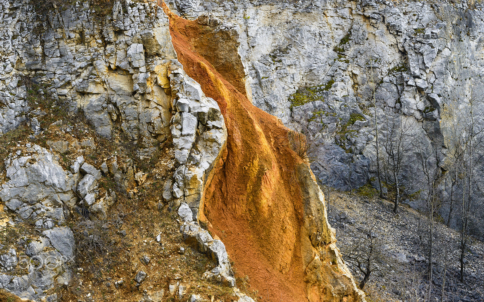 Nikon AF-S Nikkor 70-200mm F4G ED VR sample photo. Rock photography
