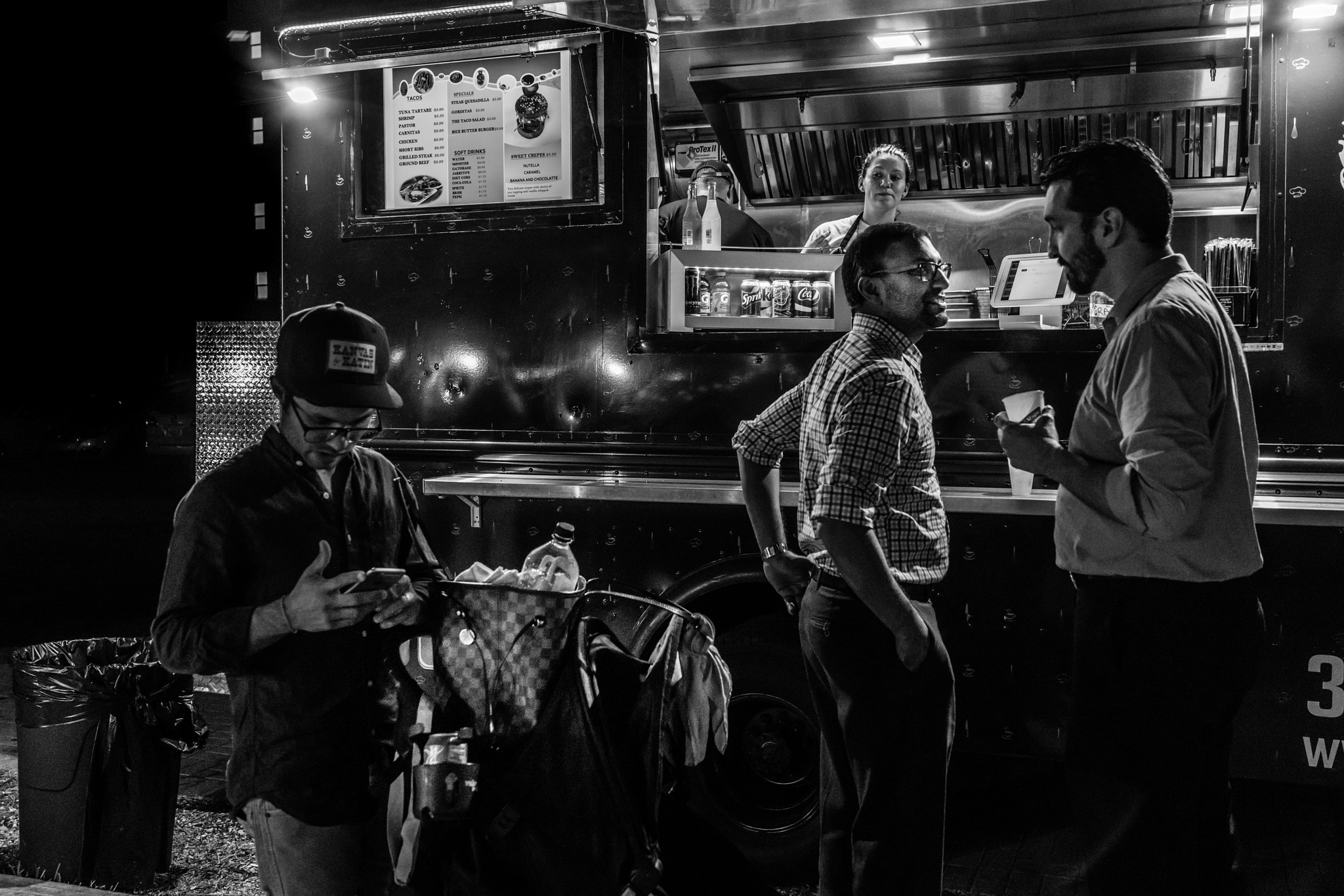 35mm F2.0 sample photo. Miami by night - snack time... photography