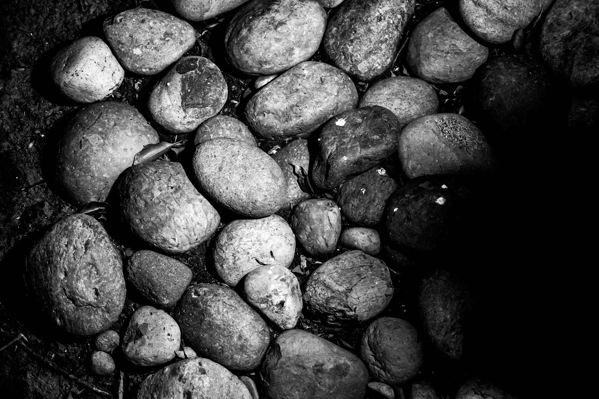 Fujifilm X-T1 + Fujifilm XF 35mm F2 R WR sample photo. Rocks at night photography