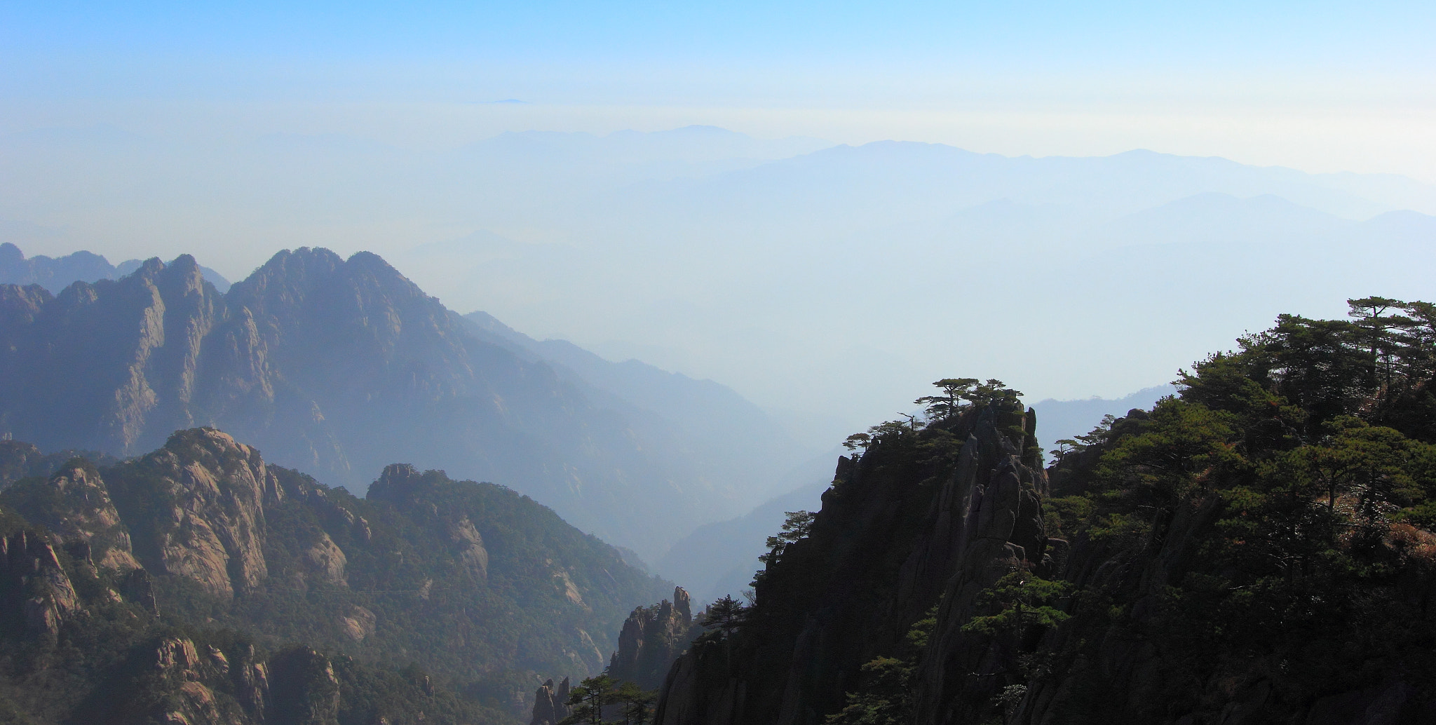 Canon EF-S 10-22mm F3.5-4.5 USM sample photo. Fourteen layers of yellow mountains photography