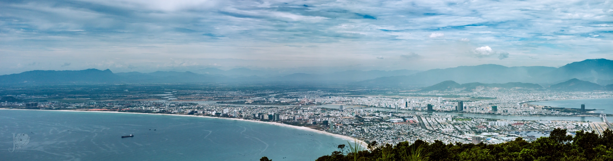 Pentax smc DA 18-55mm F3.5-5.6 AL WR sample photo. Ville de da nang vue du haut de monkey mountain photography