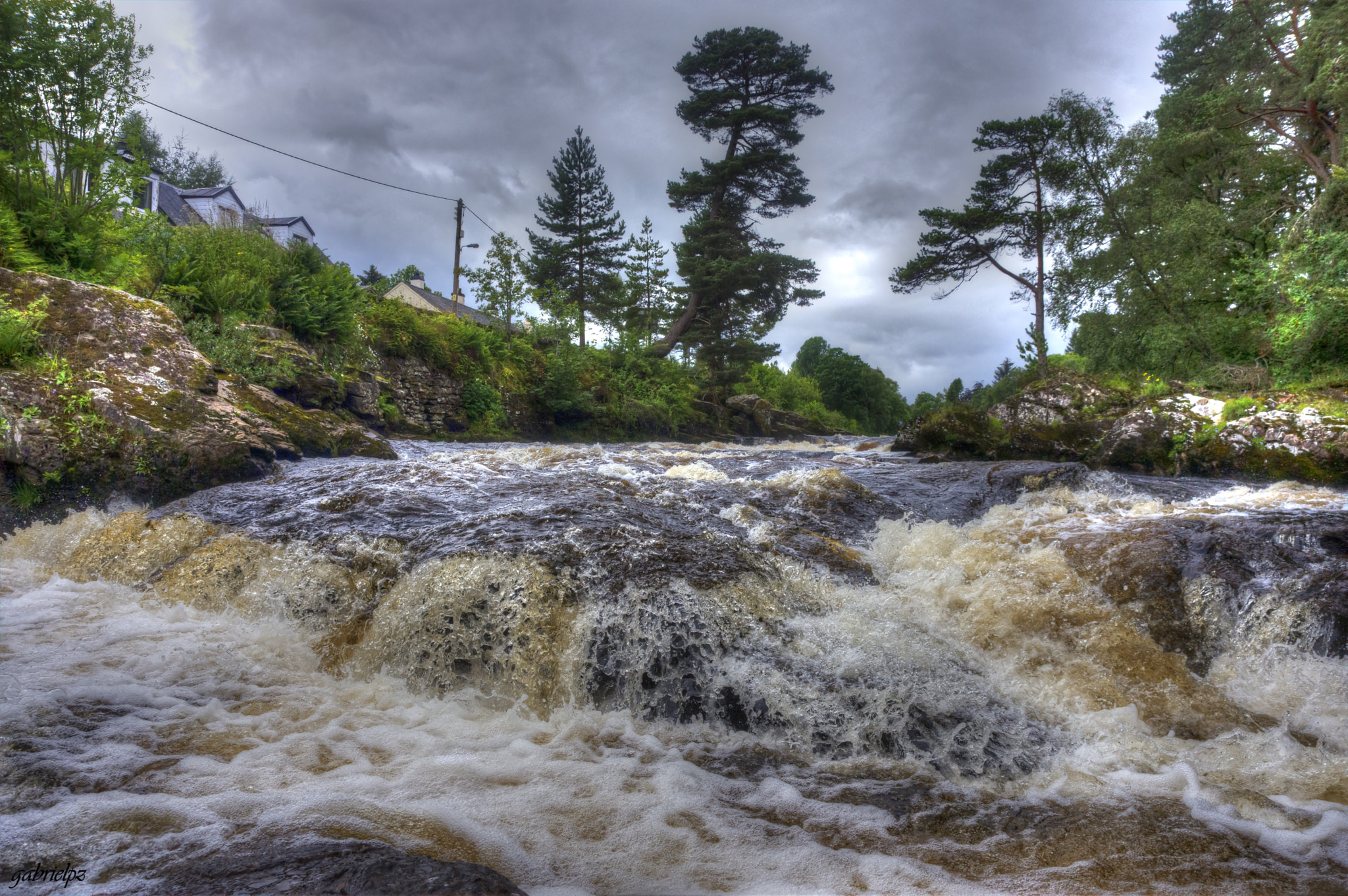 AF Zoom-Nikkor 28-105mm f/3.5-4.5D IF sample photo. Falls of dochart killin photography