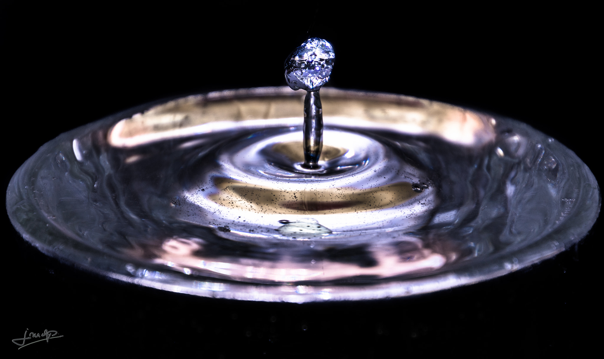 Tamron 16-300mm F3.5-6.3 Di II VC PZD Macro sample photo. La goutte d'eau photography