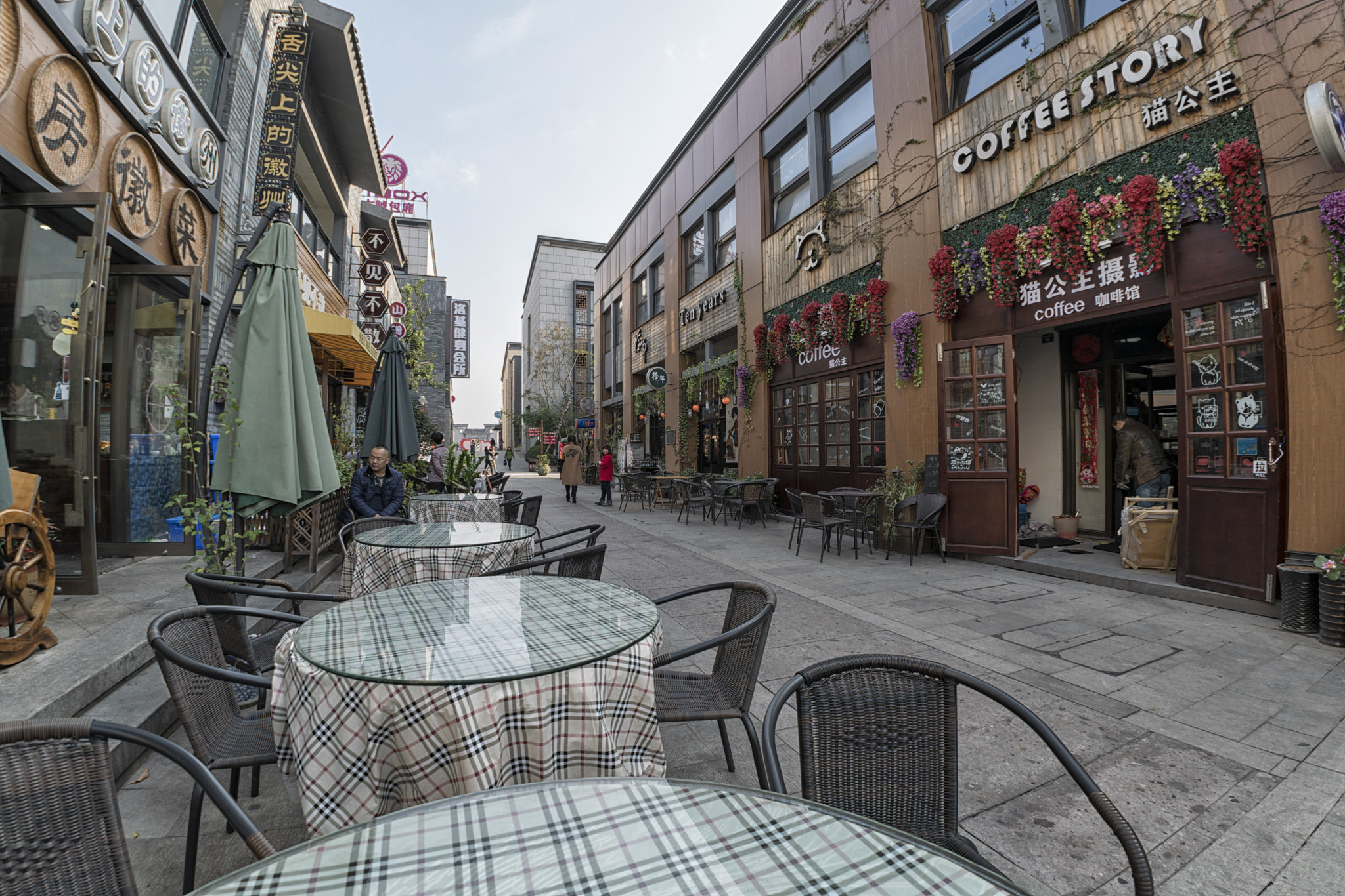 Sony FE 28mm F2 sample photo. Cafés of tunxi photography