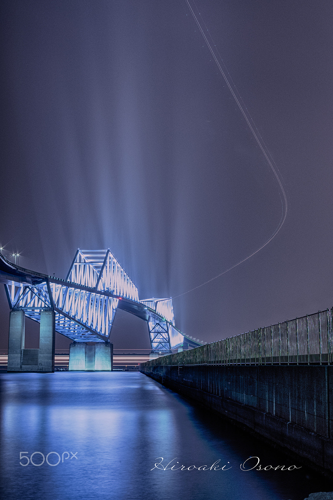 Pentax K-3 sample photo. Gate bridge and light traces of the plane photography