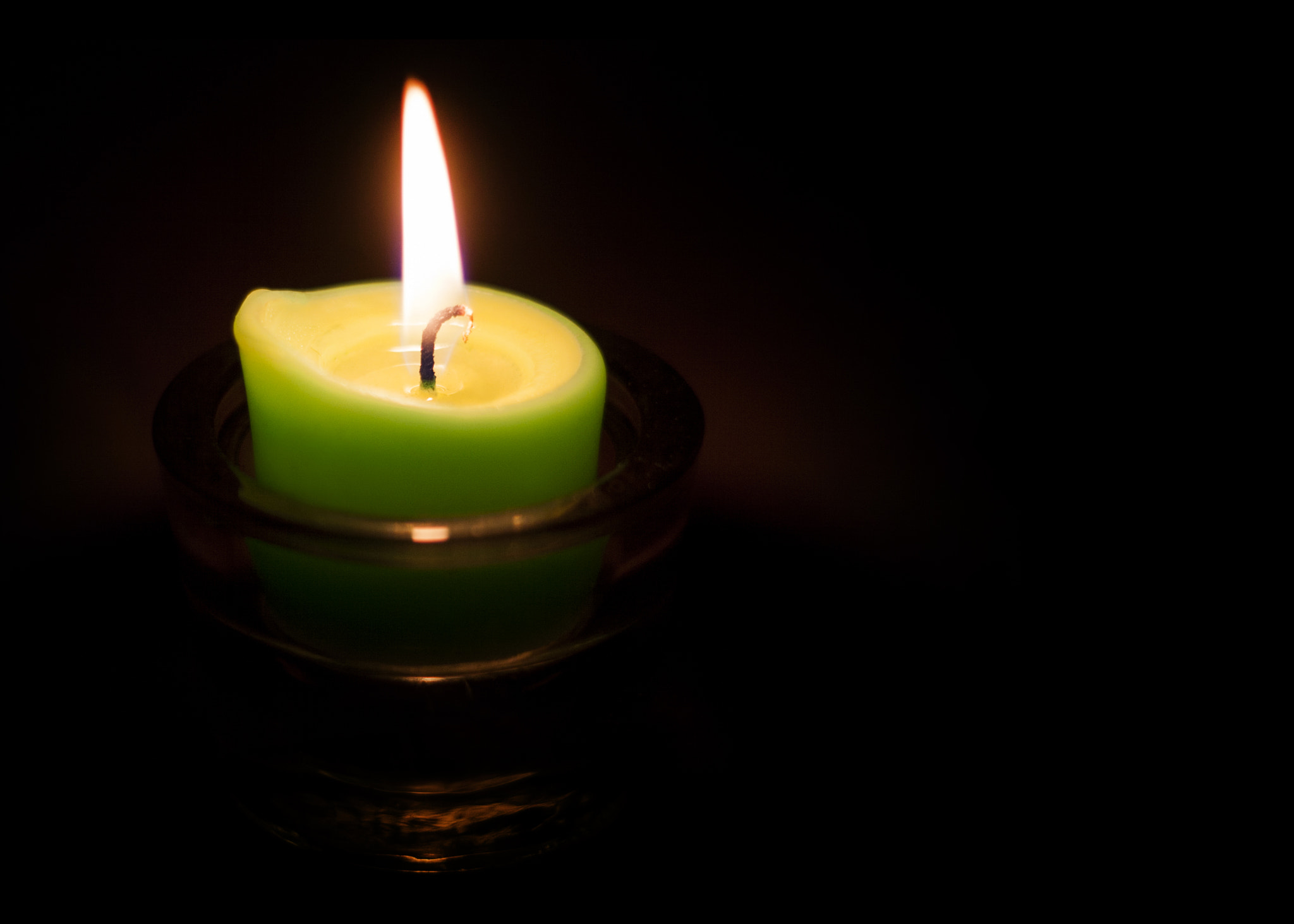 Canon EOS 400D (EOS Digital Rebel XTi / EOS Kiss Digital X) sample photo. Candle photography