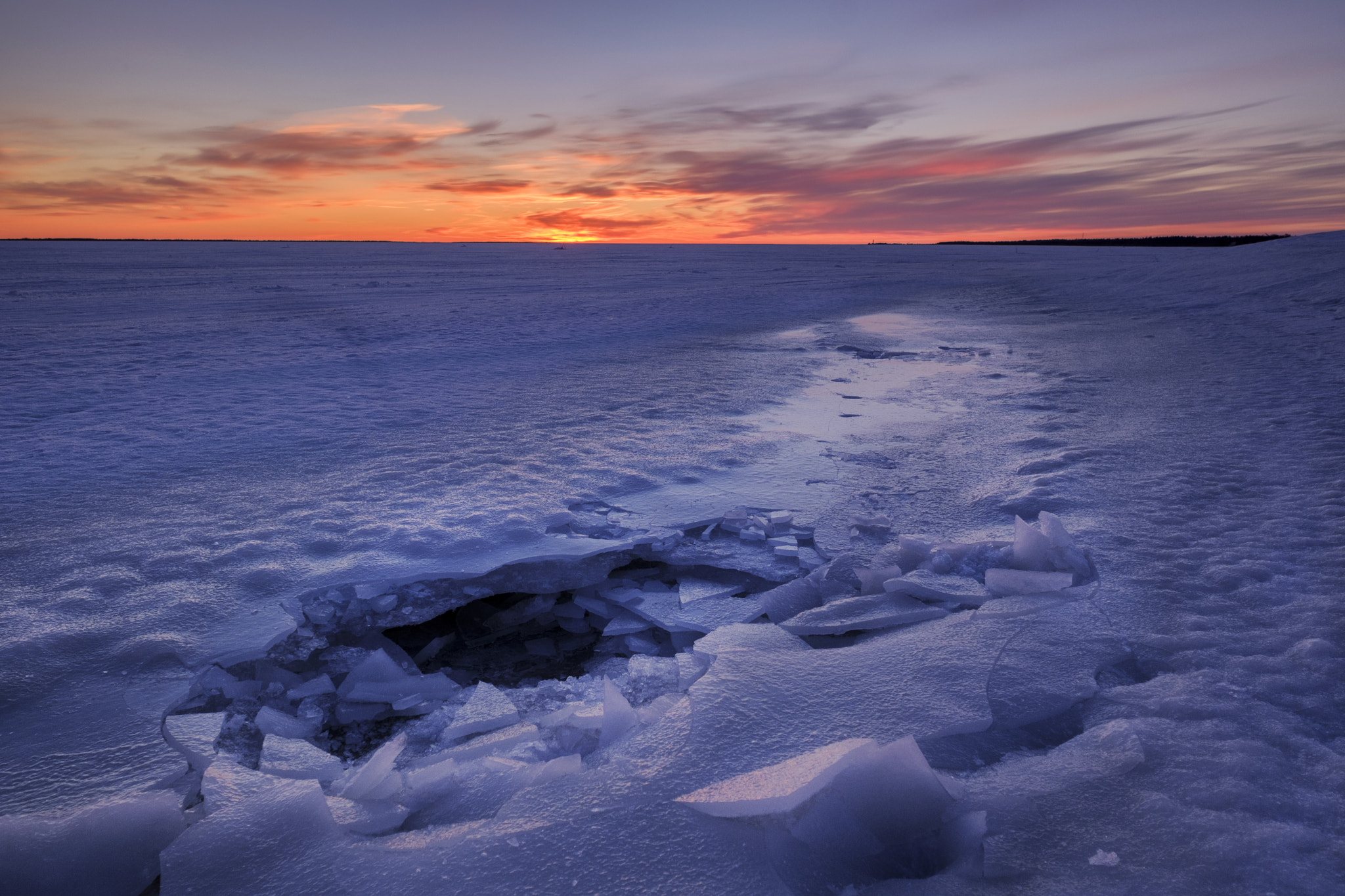 Fujifilm X-Pro2 + Fujifilm XF 16mm F1.4 R WR sample photo. Broken ice and sunset photography