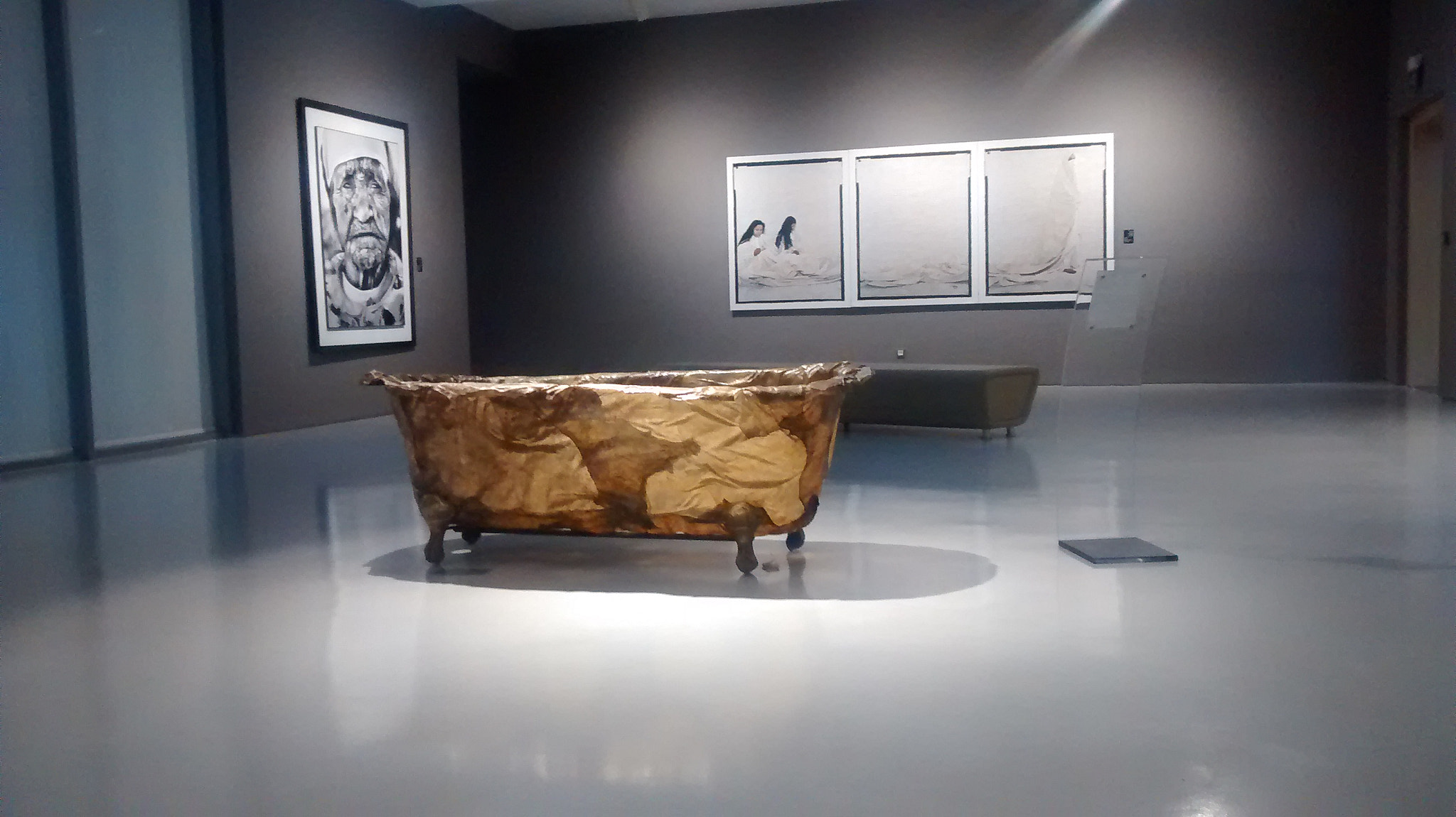 Motorola XT1032 sample photo. Leather bathtub photography