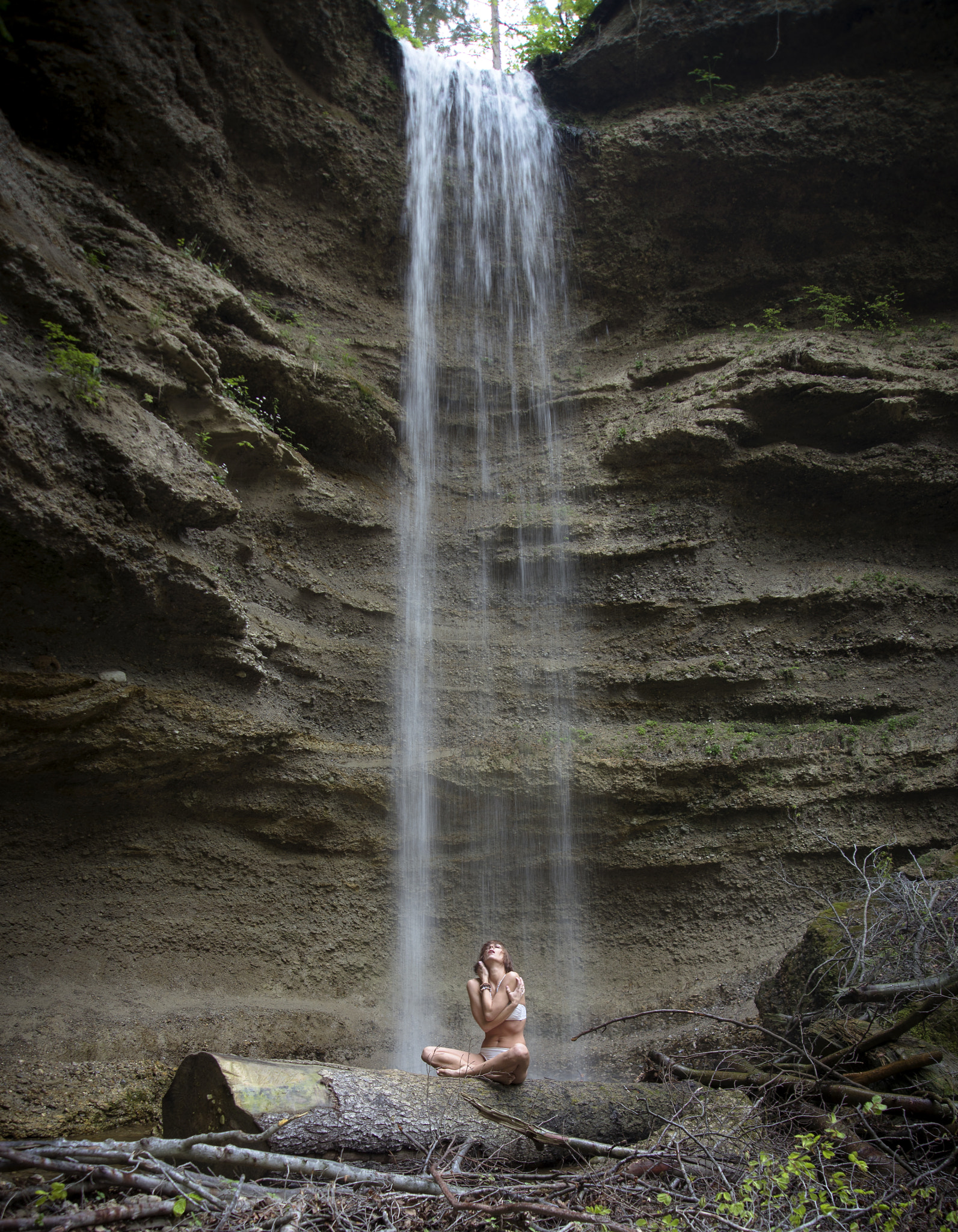 Nikon AF Nikkor 24-85mm F2.8-4D IF sample photo. Waterfall photography