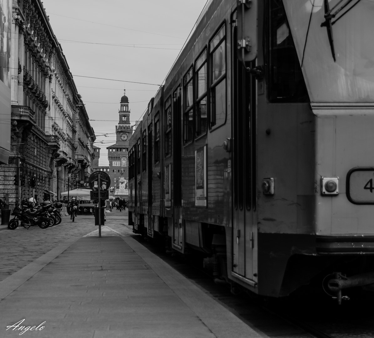 Nikon D3300 + Sigma 18-200mm F3.5-6.3 DC OS HSM sample photo. Milan b&w photography