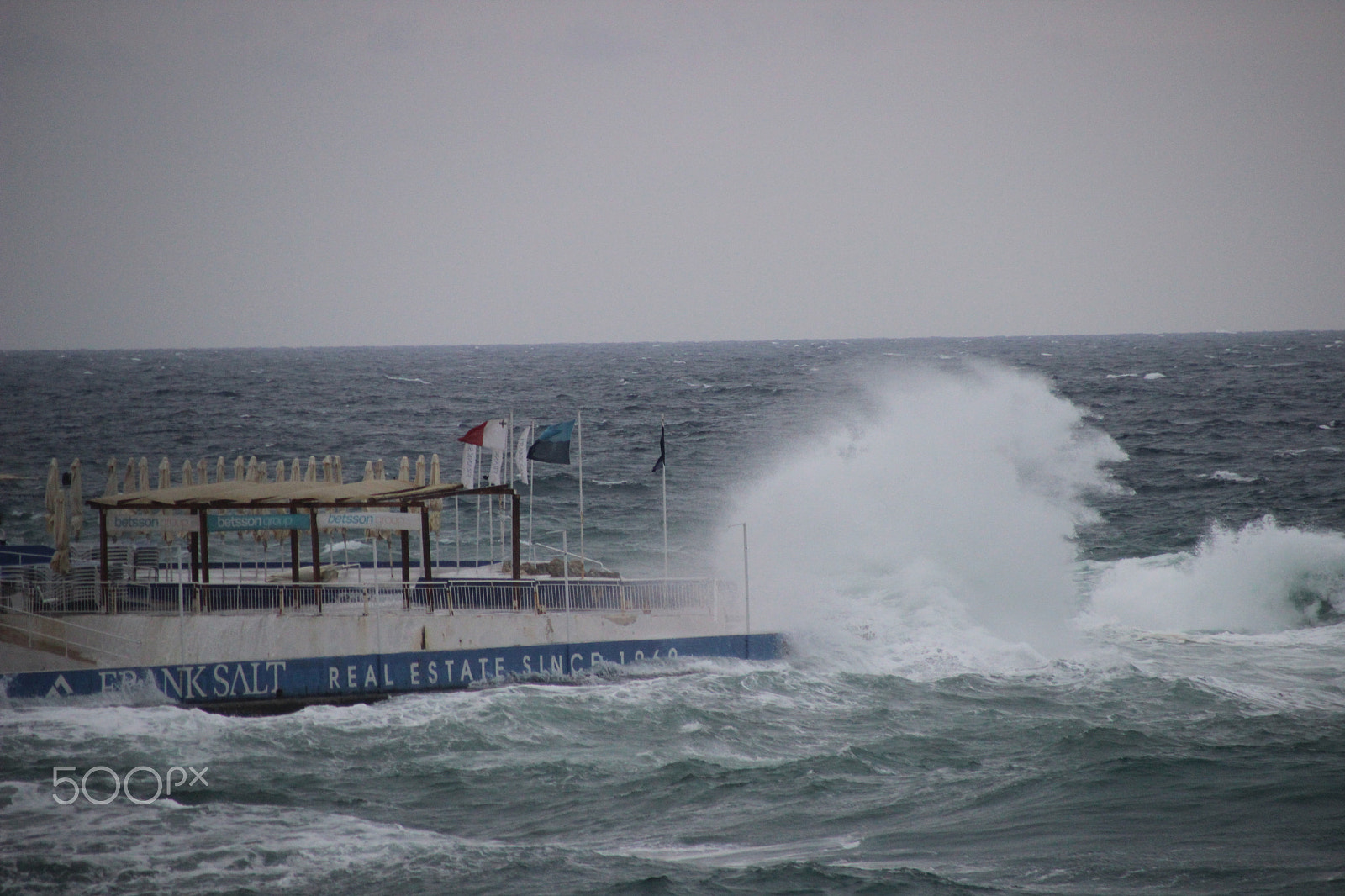 Canon EOS 600D (Rebel EOS T3i / EOS Kiss X5) + Canon TS-E 90mm F2.8 Tilt-Shift sample photo. Stormy wave photography