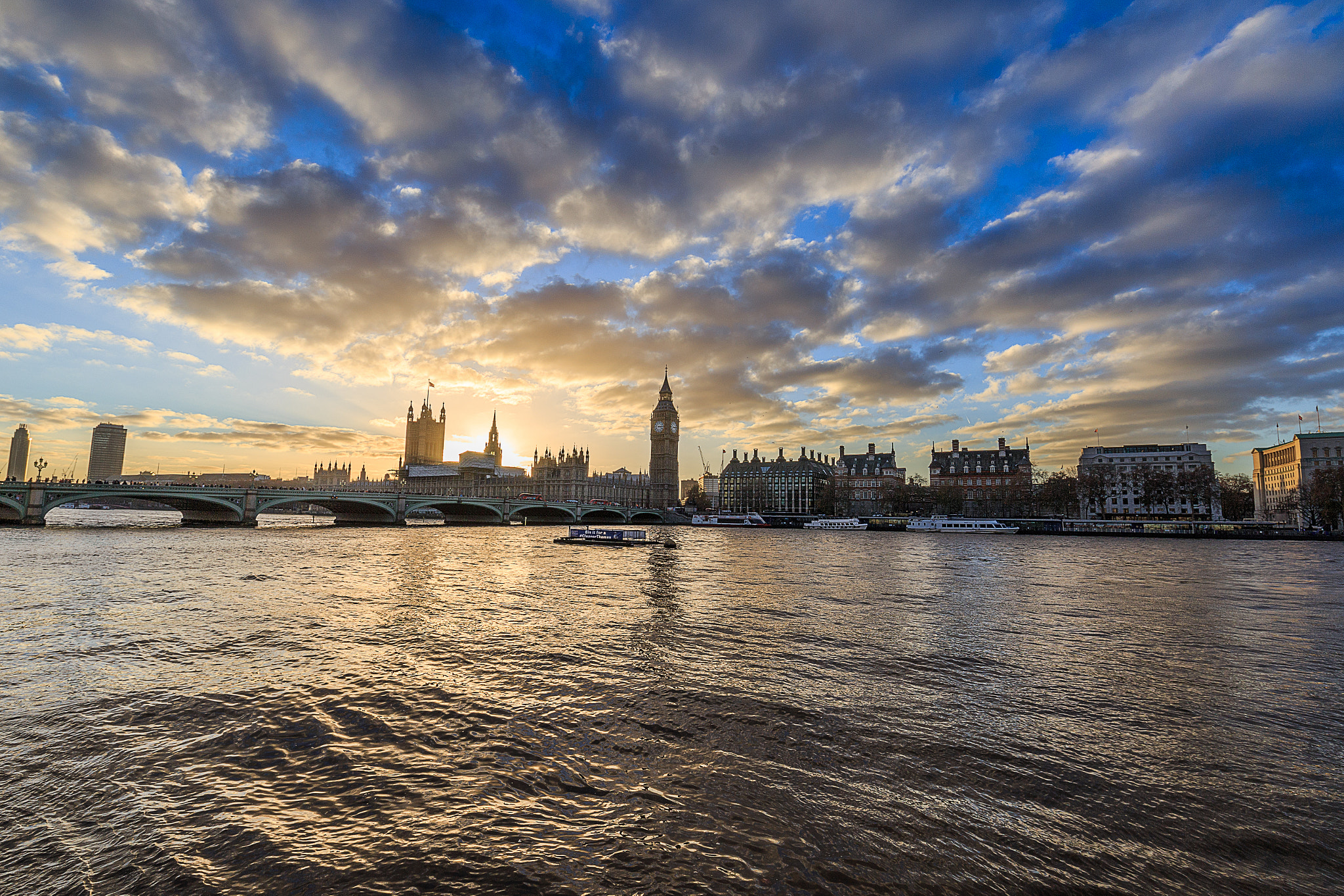 Canon EOS 6D sample photo. Clouds on london photography