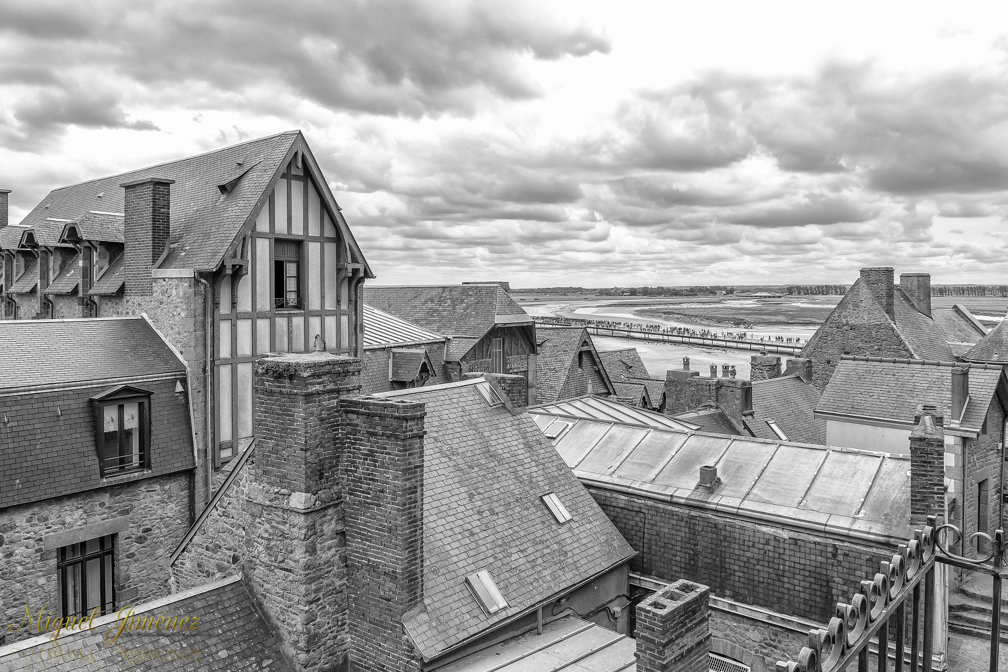 Canon EF-S 17-55mm F2.8 IS USM sample photo. Tejados de mont saint michel photography