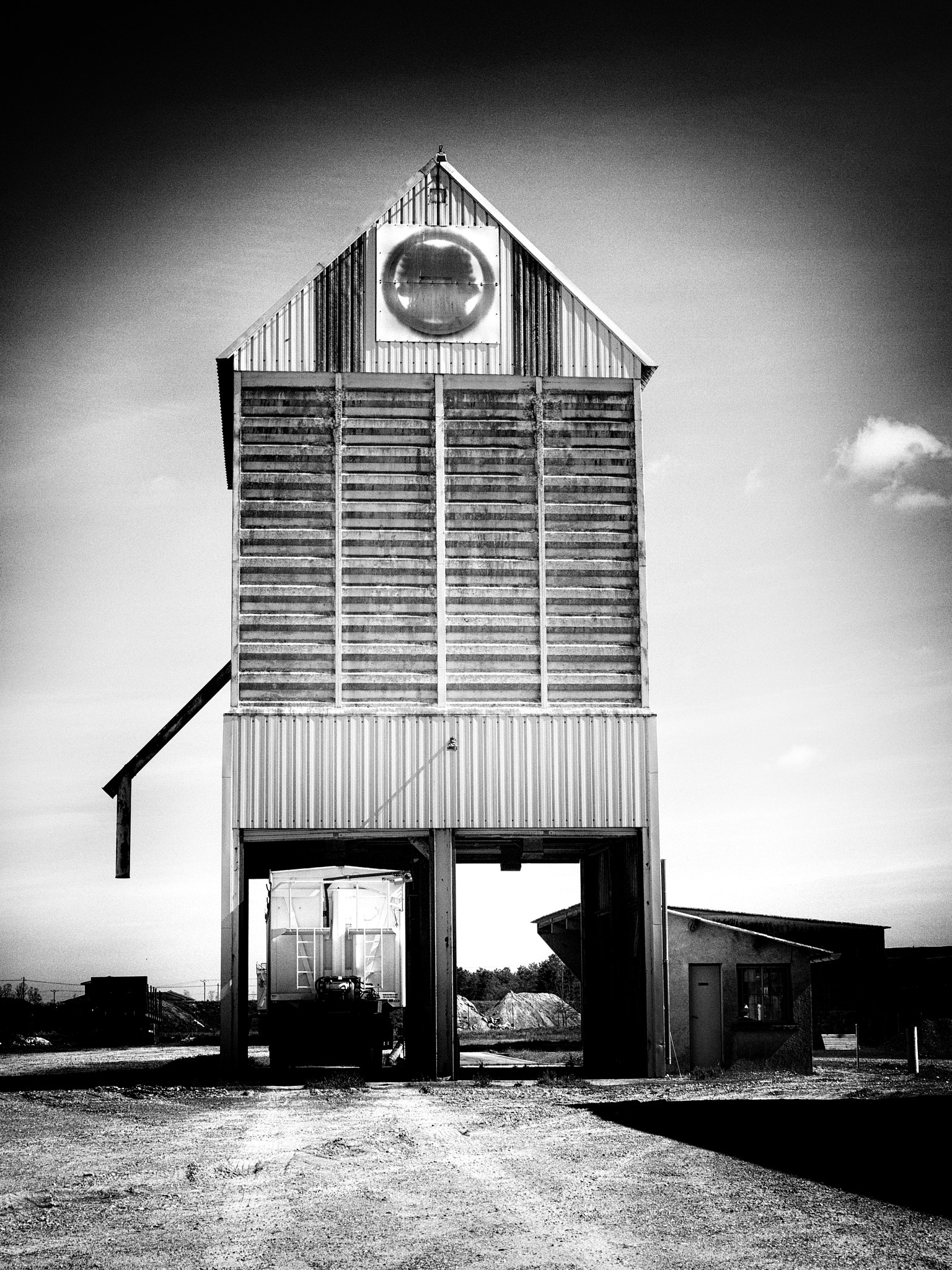 Panasonic Lumix DMC-G1 sample photo. Silo photography