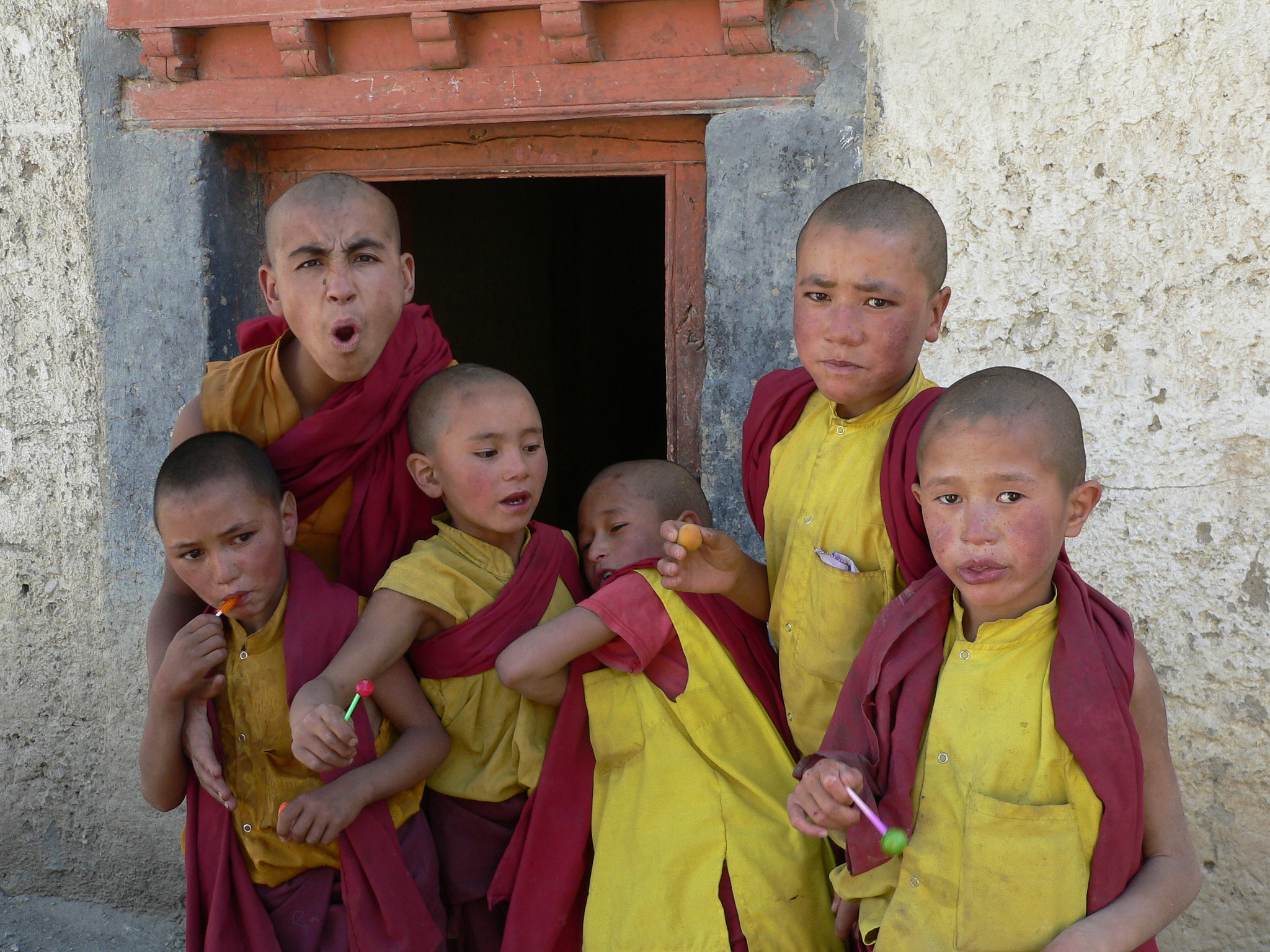 Panasonic DMC-FZ20 sample photo. Lamayuru monks photography