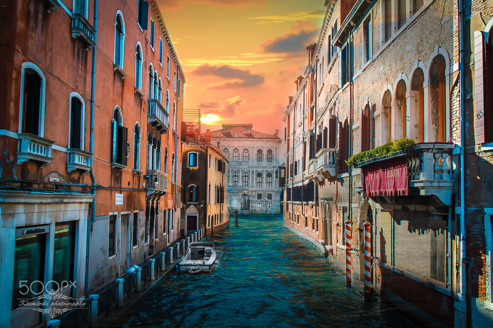 Canon EF-S 18-200mm F3.5-5.6 IS sample photo. Color venice photography