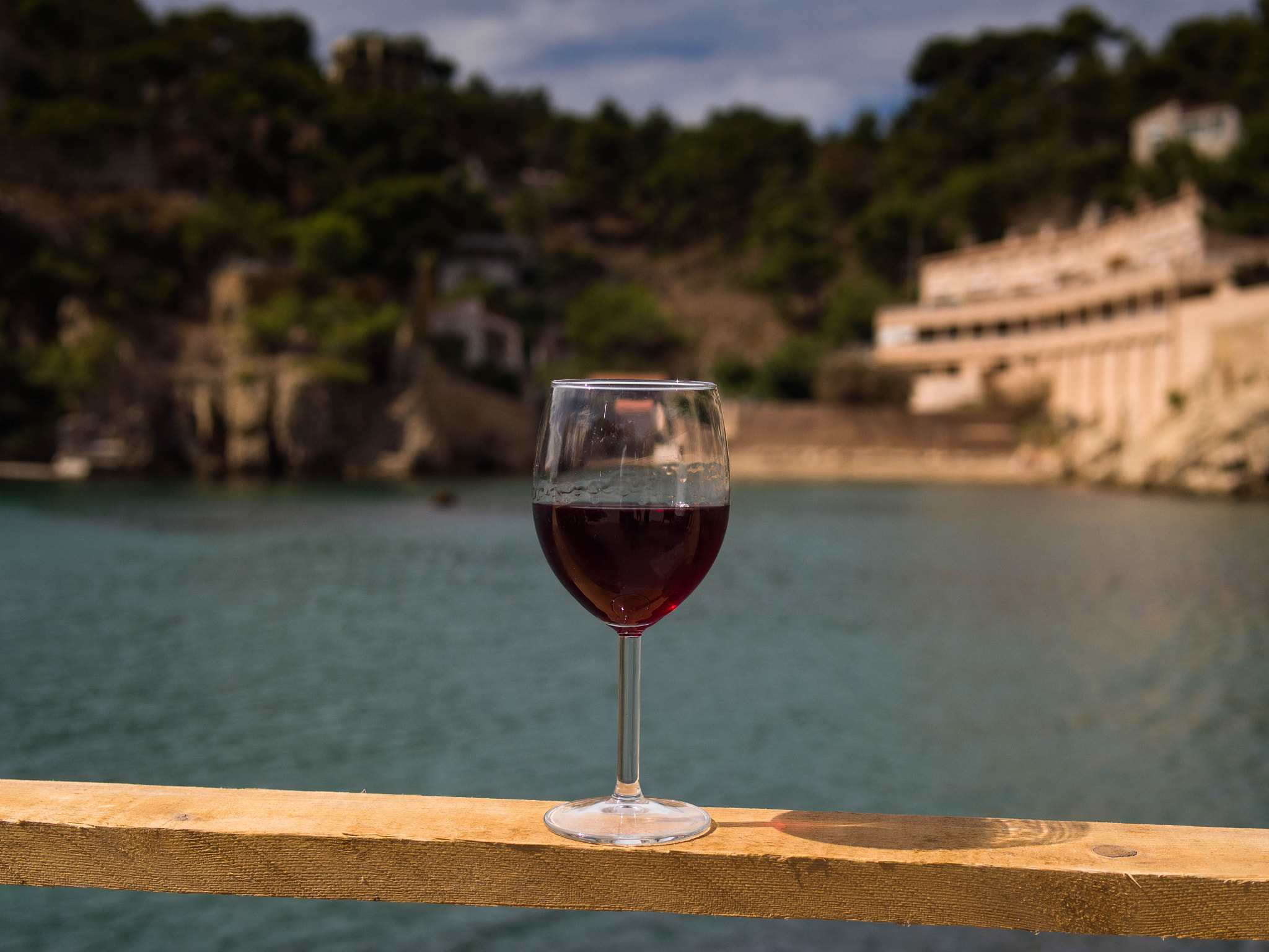 Panasonic Leica DG Summilux 25mm F1.4 II ASPH sample photo. Enjoy your drink photography
