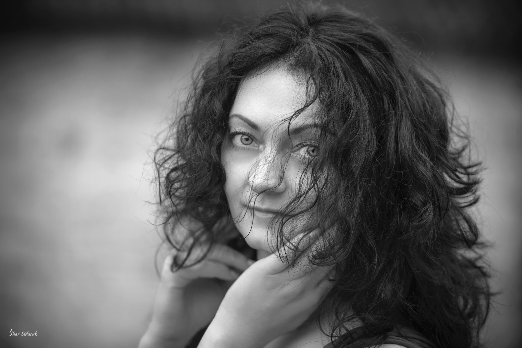 AF Zoom-Nikkor 80-200mm f/2.8 ED sample photo. Answering with silence photography