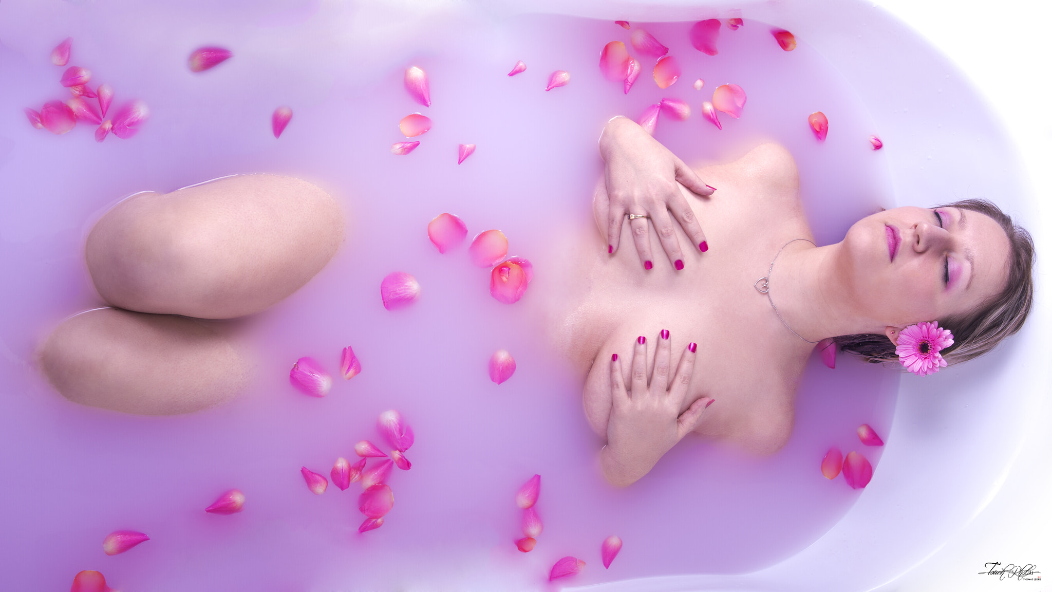 Sigma 24-70mm F2.8 EX DG HSM sample photo. Le bain rose photography