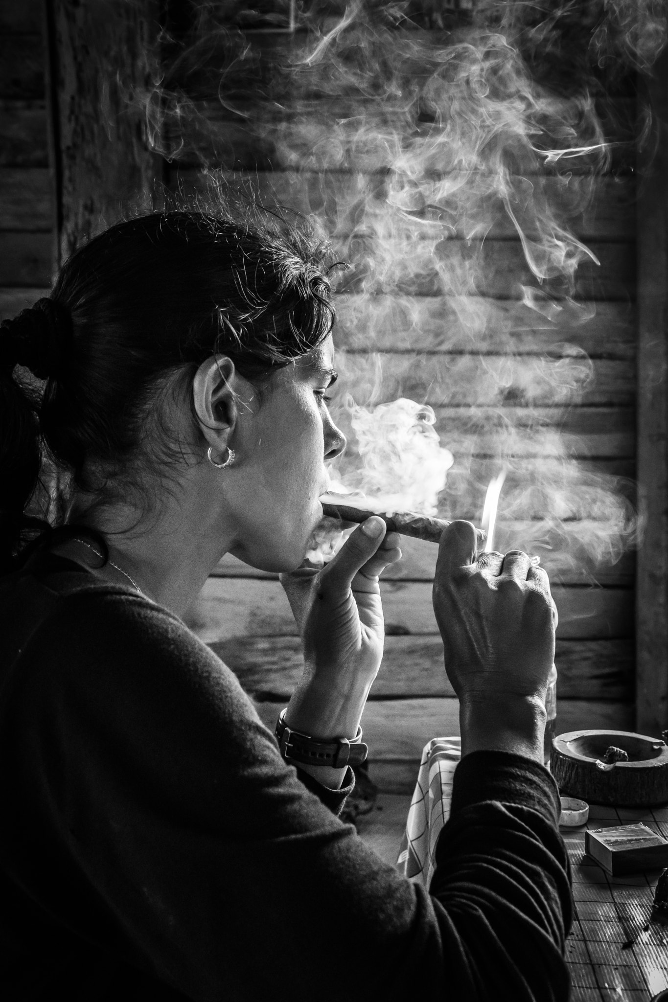 Fujifilm X-T2 + Fujifilm XF 18-135mm F3.5-5.6 R LM OIS WR sample photo. Cuba cigar maker photography