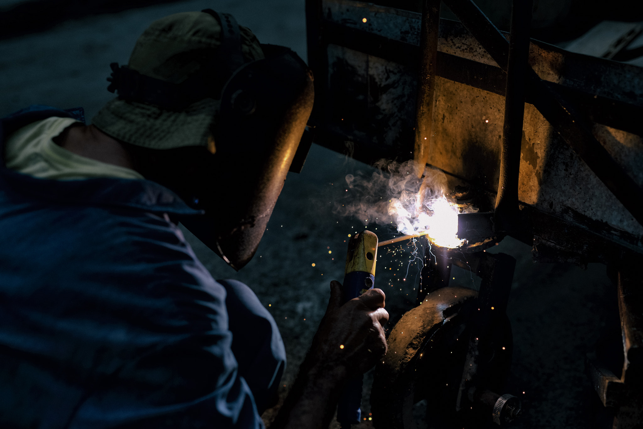 Sigma 50mm F1.4 DG HSM Art sample photo. Workmen photography