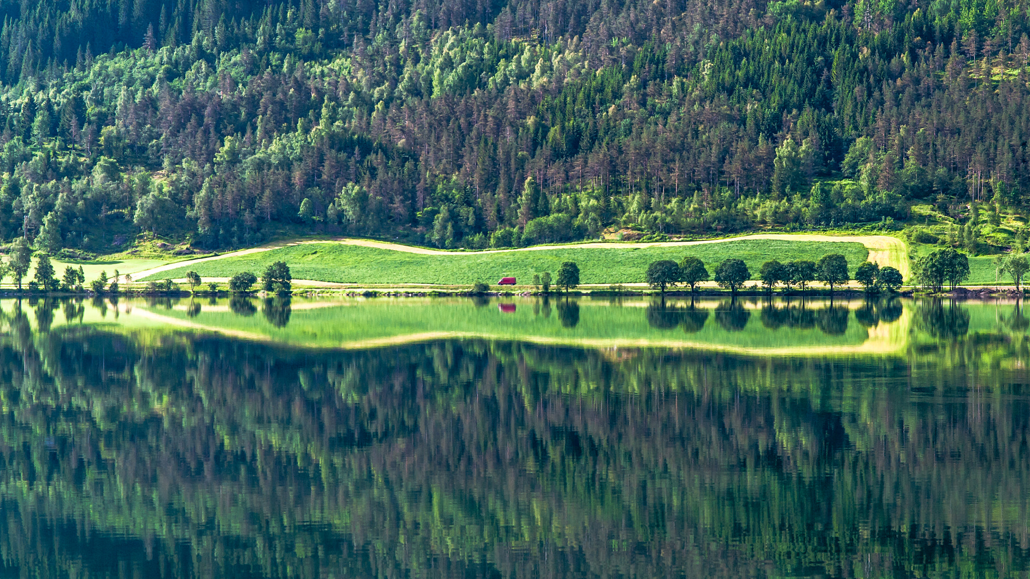 Pentax K-7 + Sigma AF 10-20mm F4-5.6 EX DC sample photo. Norway, reflections photography