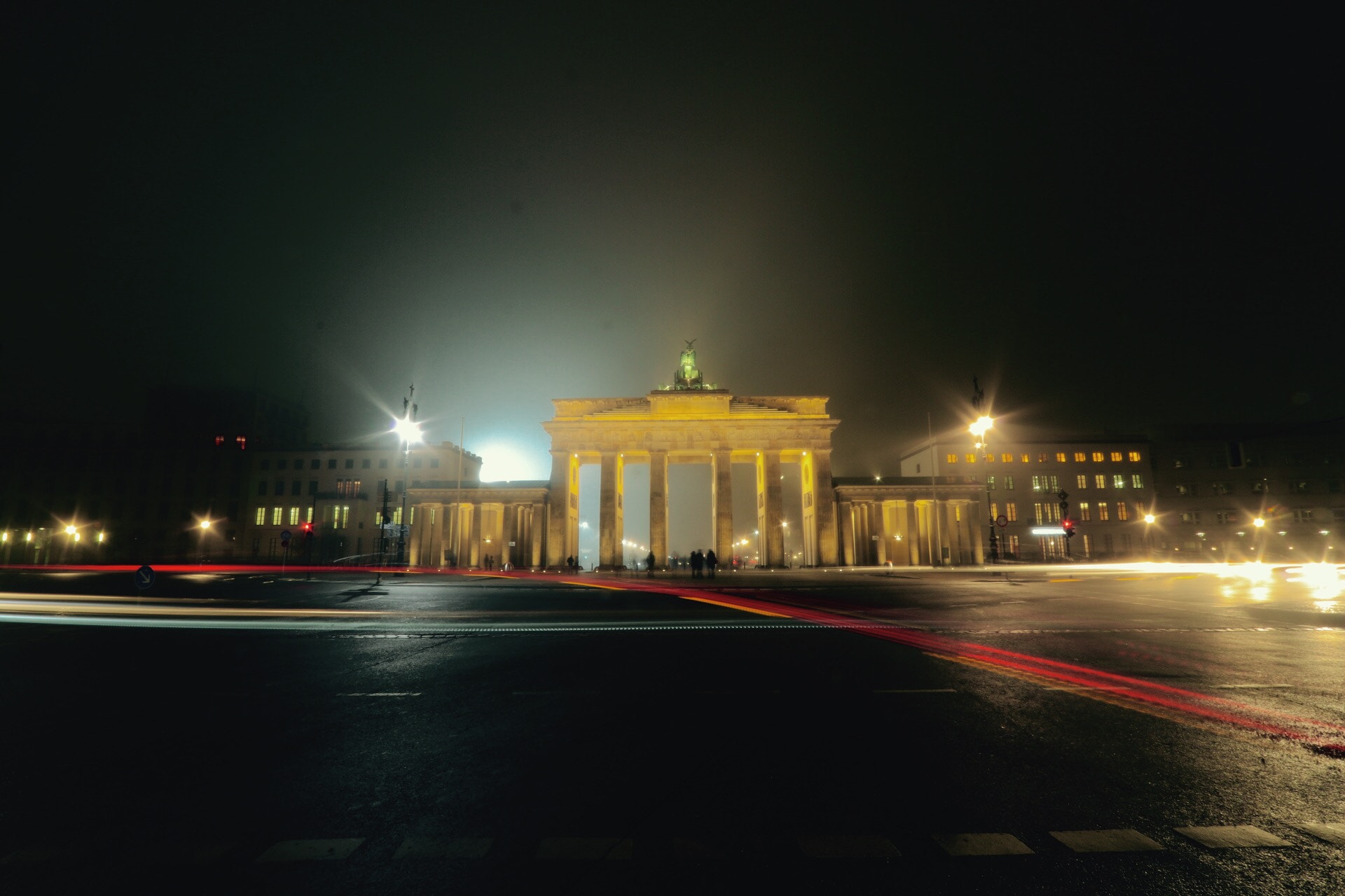 Canon EF-S 10-22mm F3.5-4.5 USM sample photo. Berlin's brandenburger tor photography