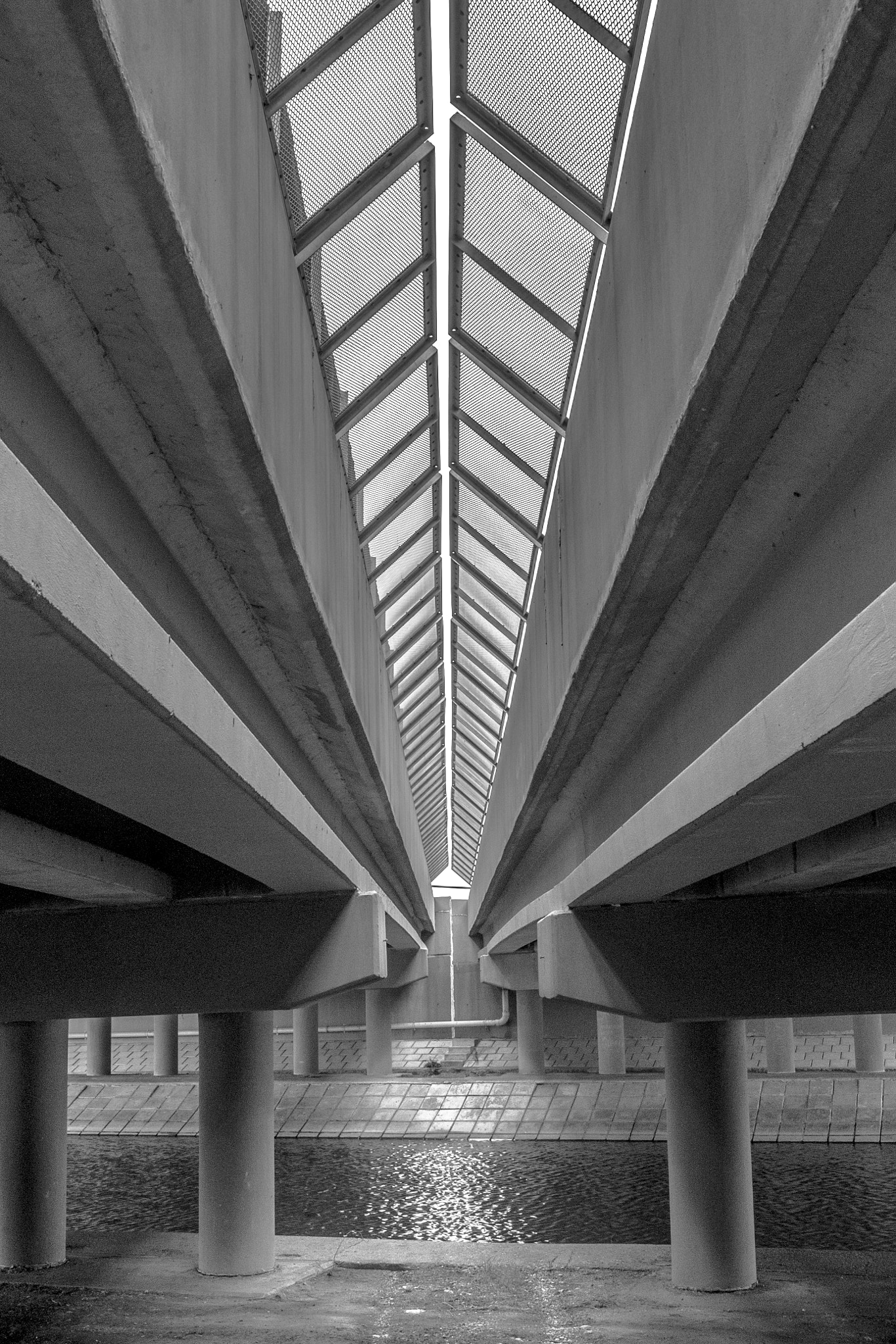 Pentax K-x sample photo. Under the bridge photography