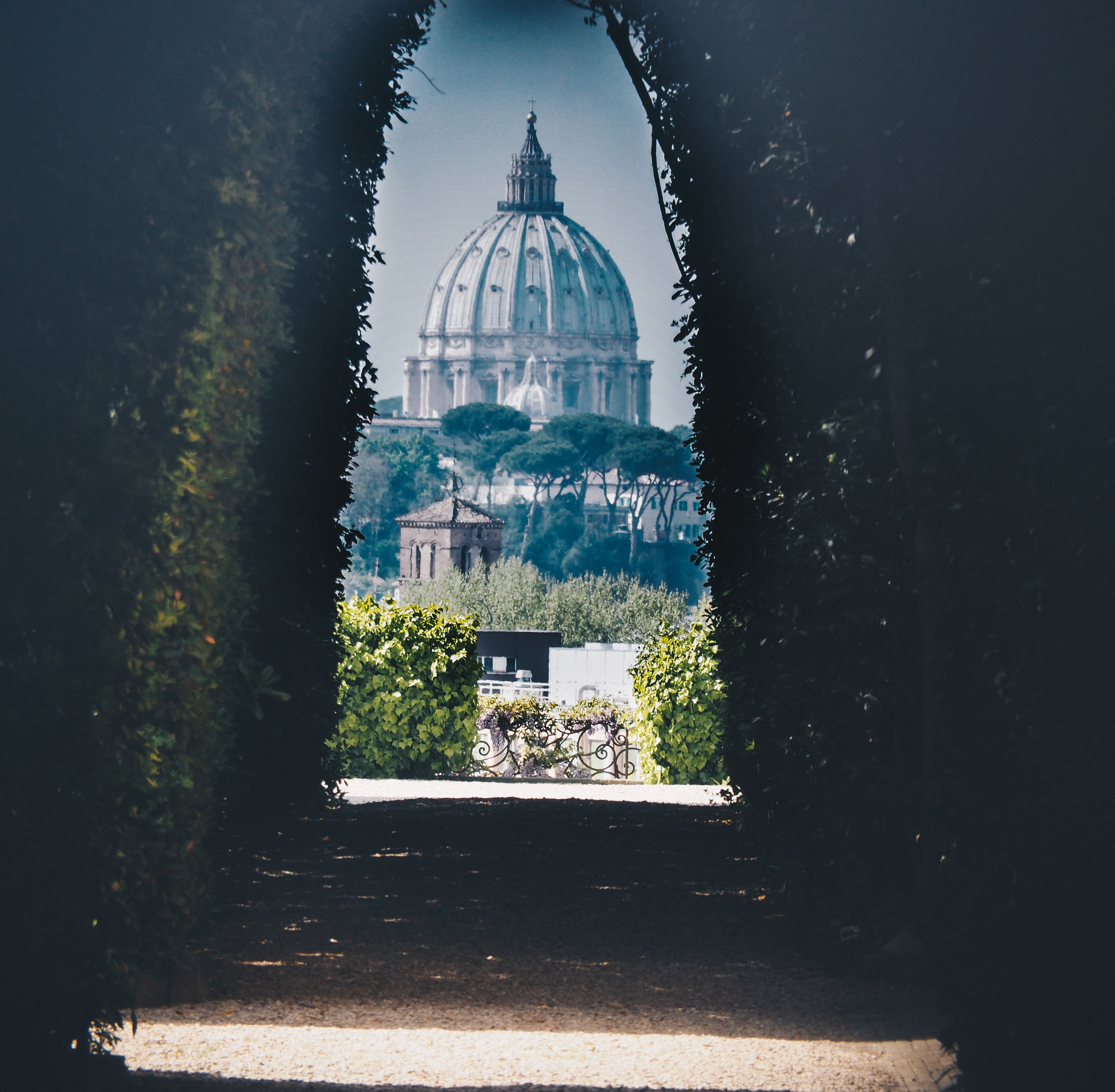 Olympus PEN E-PL7 sample photo. View through a tiny keyhole photography