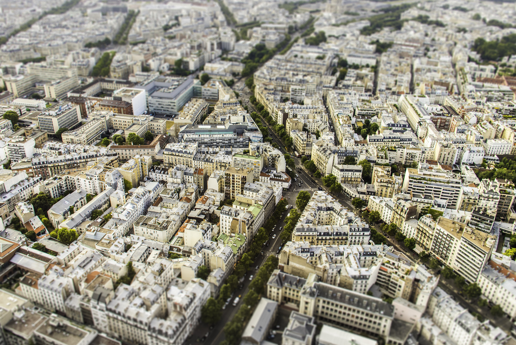 Canon EF-S 18-200mm F3.5-5.6 IS sample photo. Paris tilt shift - tour montparnasse photography