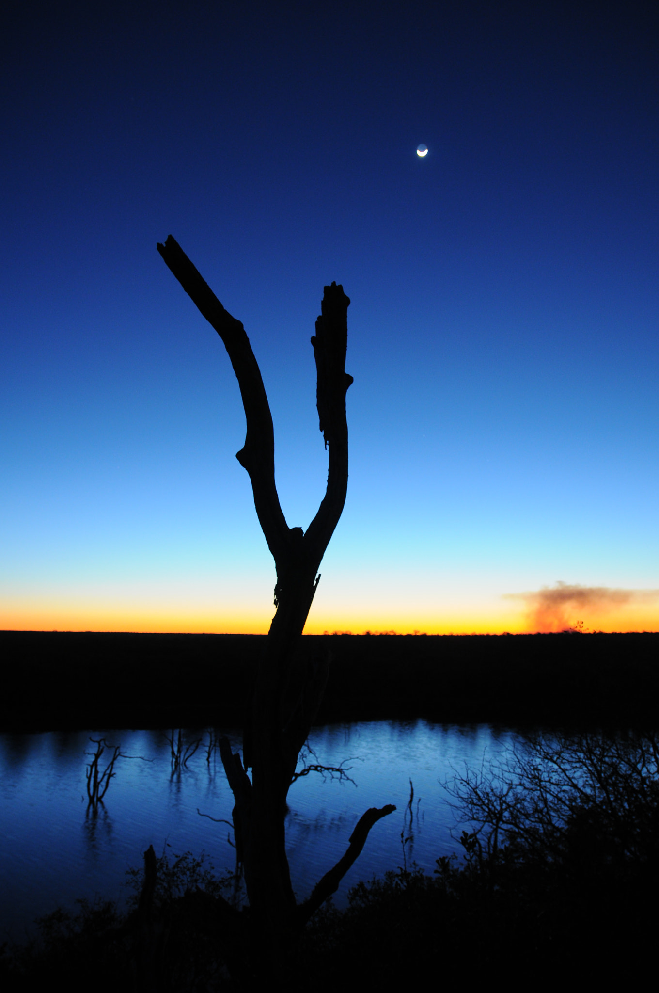 Nikon D300 + Sigma 17-50mm F2.8 EX DC OS HSM sample photo. Dawn on an african lake photography