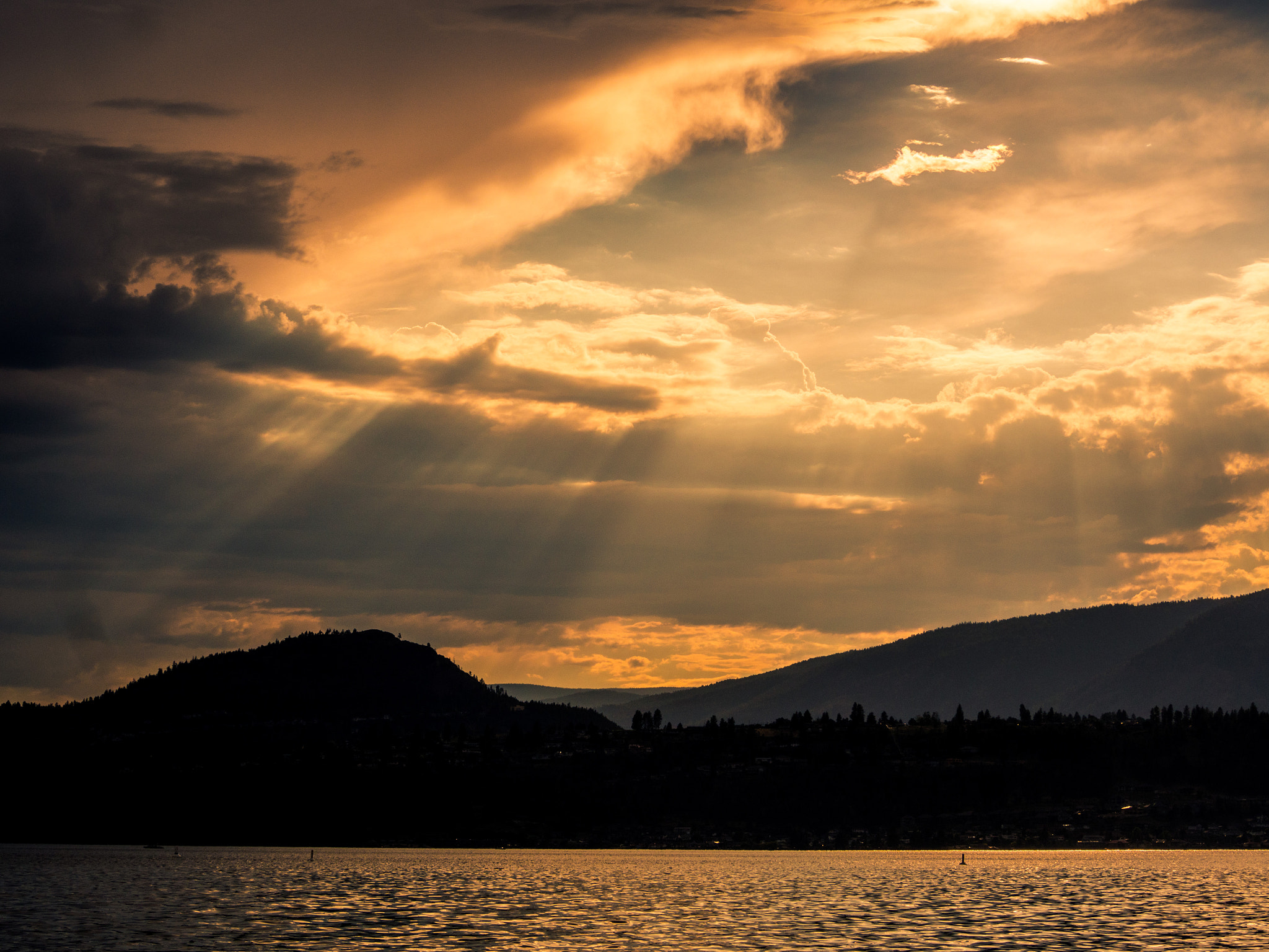 Olympus OM-D E-M10 sample photo. The clouds of kelowna photography