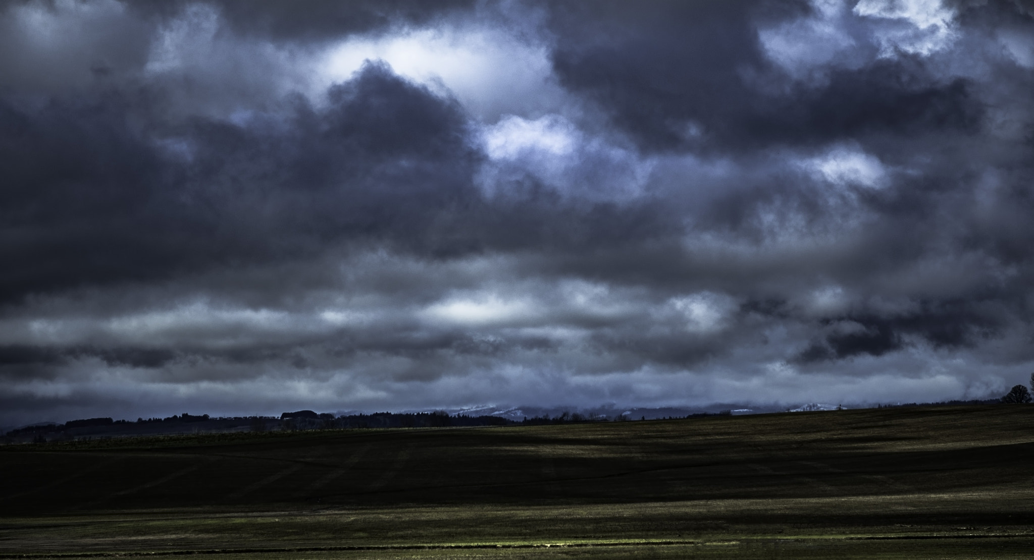 Nikon D500 + Nikon AF-S Nikkor 85mm F1.8G sample photo. Rolling clouds photography