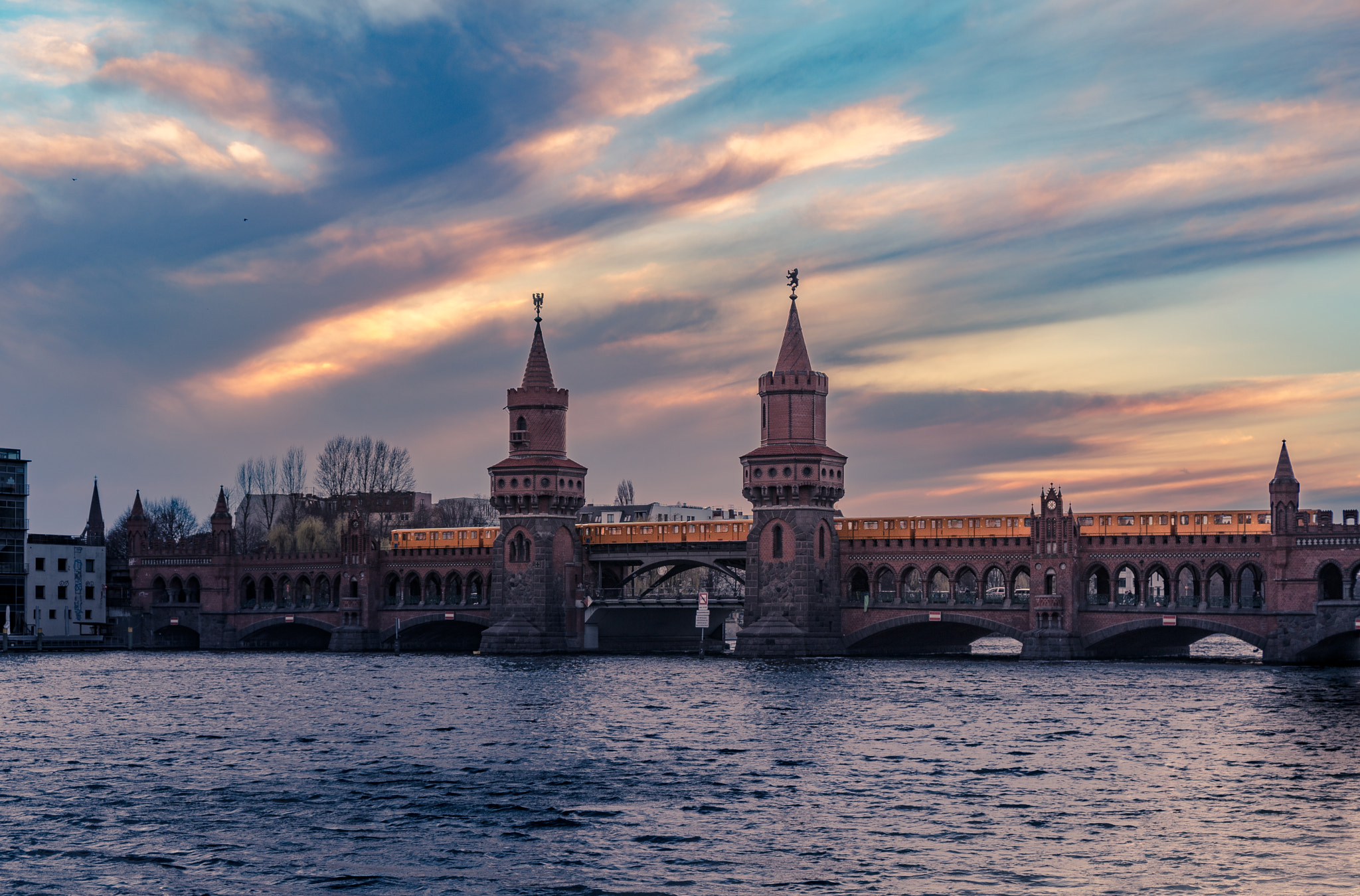 Sony a6300 + Sony Vario-Tessar T* E 16-70mm F4 ZA OSS sample photo. The bridge photography