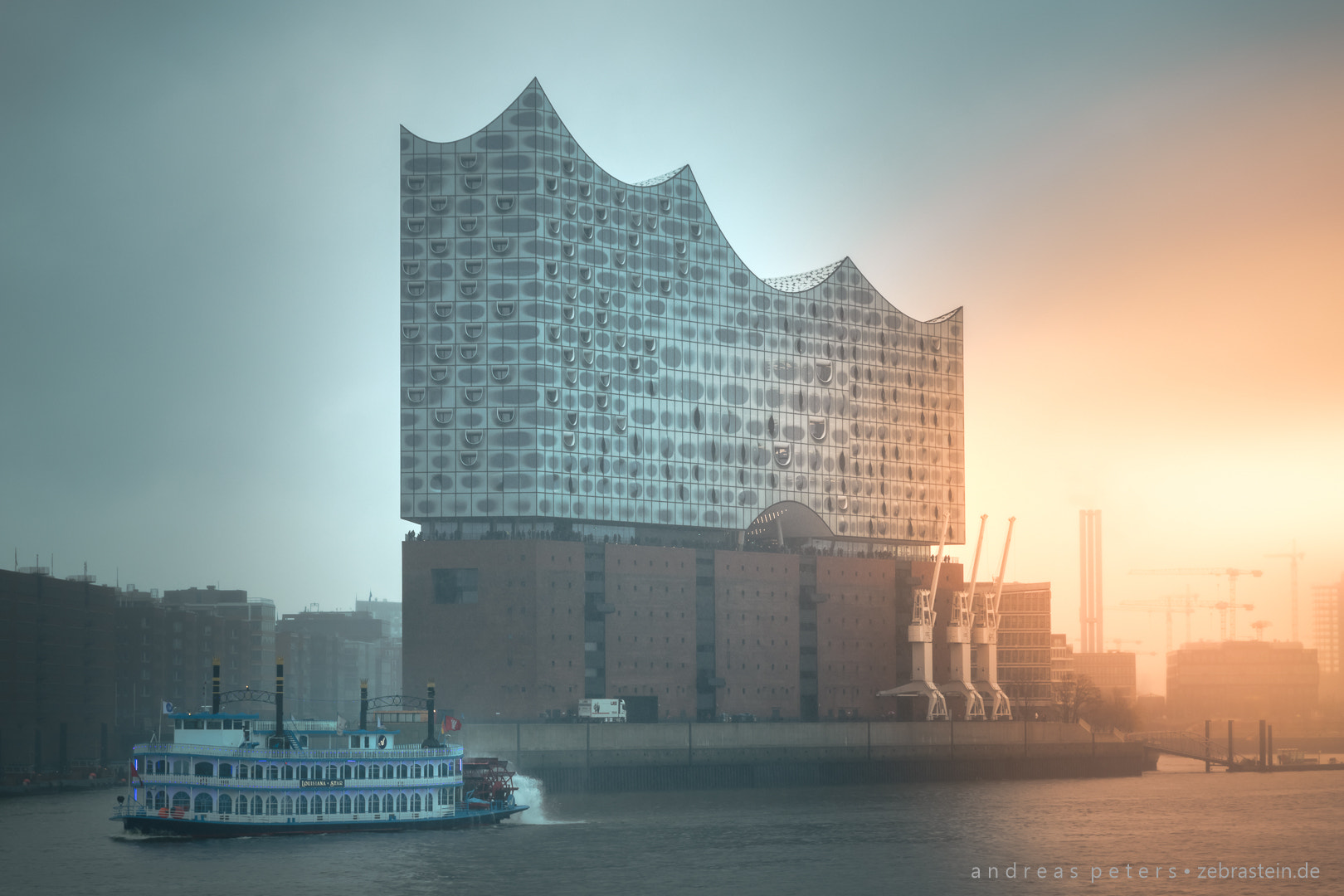 Canon EF 24-70mm F2.8L II USM sample photo. Elbphilharmonie, hamburg, germany photography
