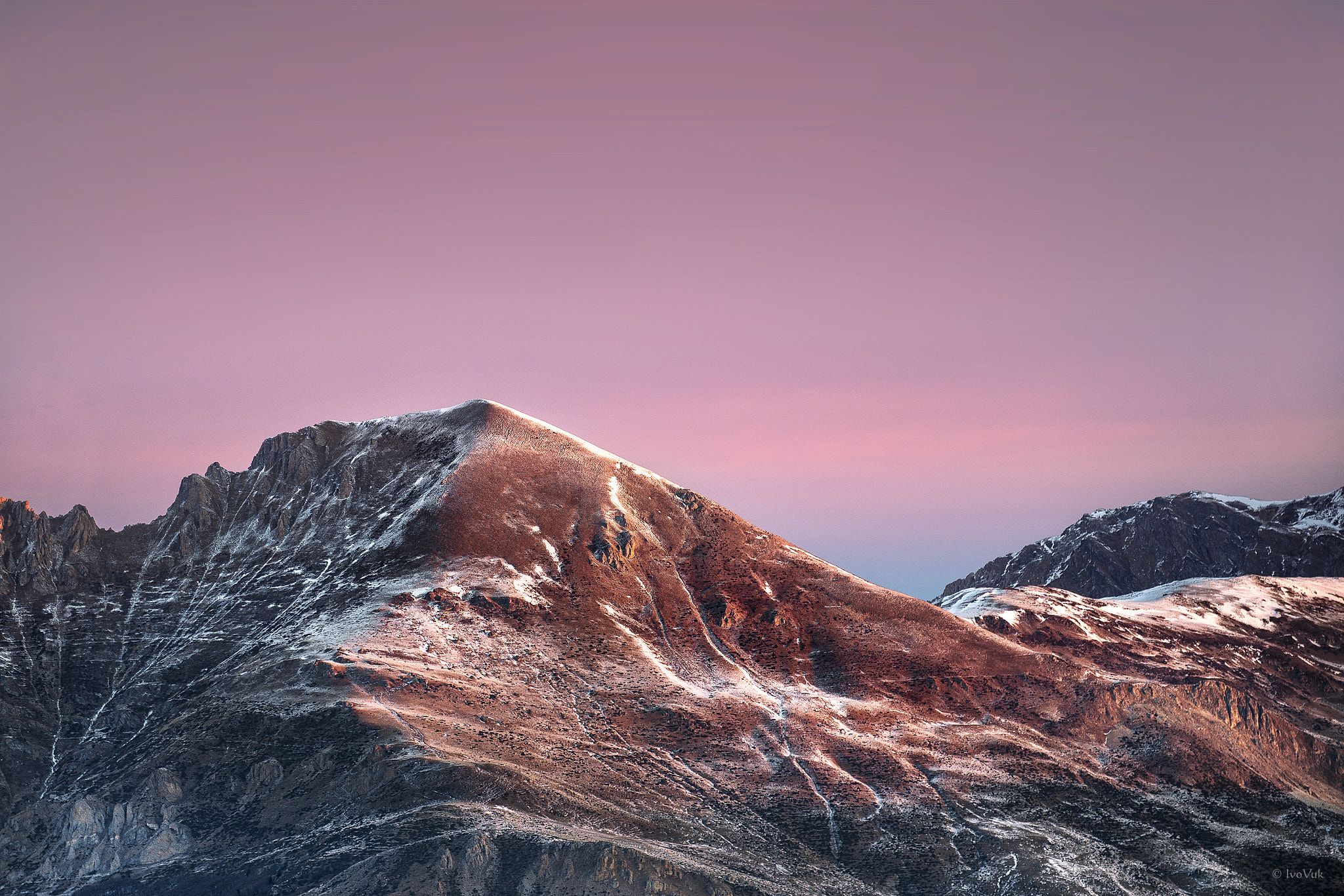 Nikon AF-S Nikkor 70-200mm F4G ED VR sample photo. Summit sunrise photography