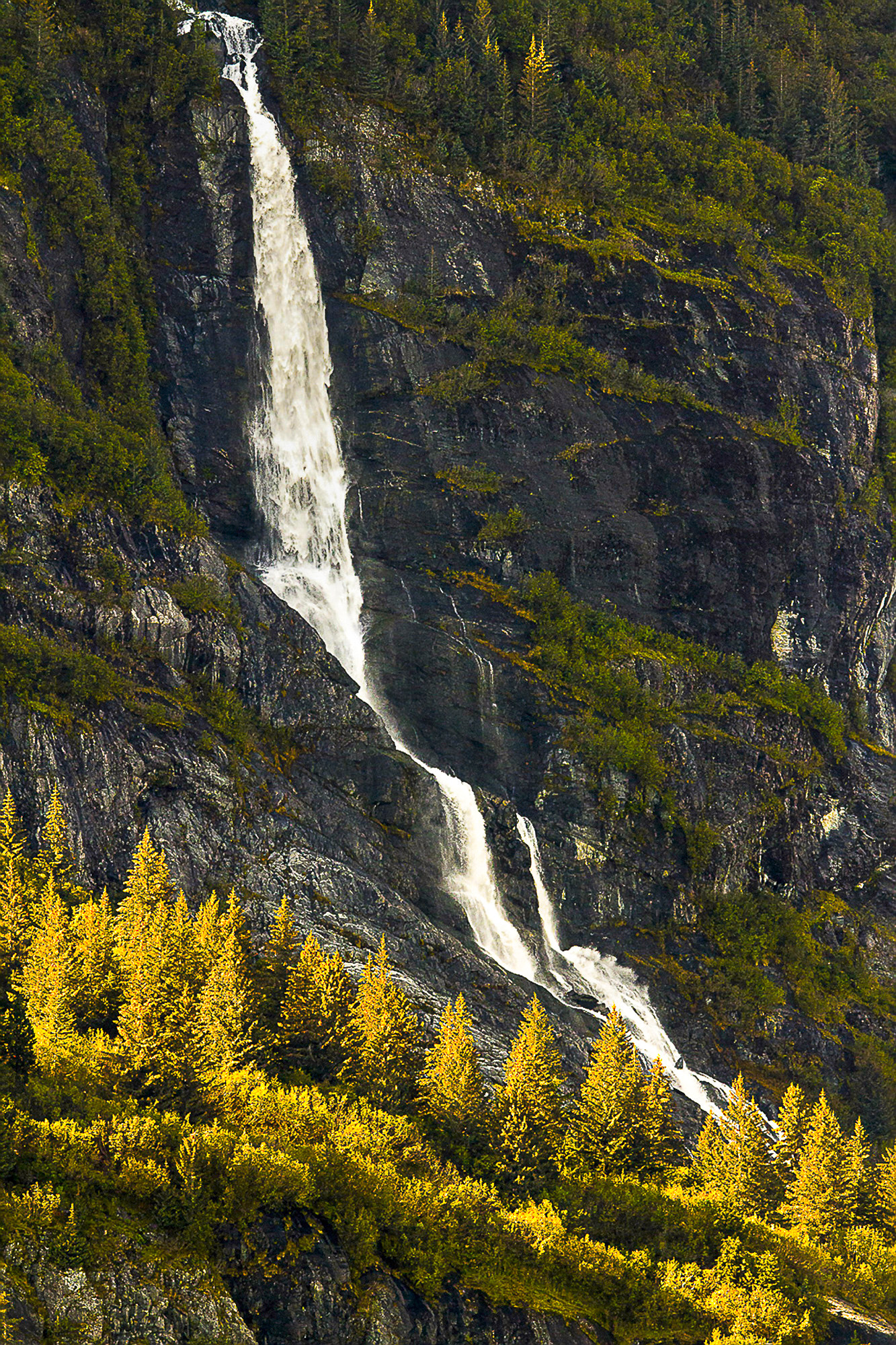 Canon EOS 60D + Sigma 150-500mm F5-6.3 DG OS HSM sample photo. Alaska glacier falls in autumn photography