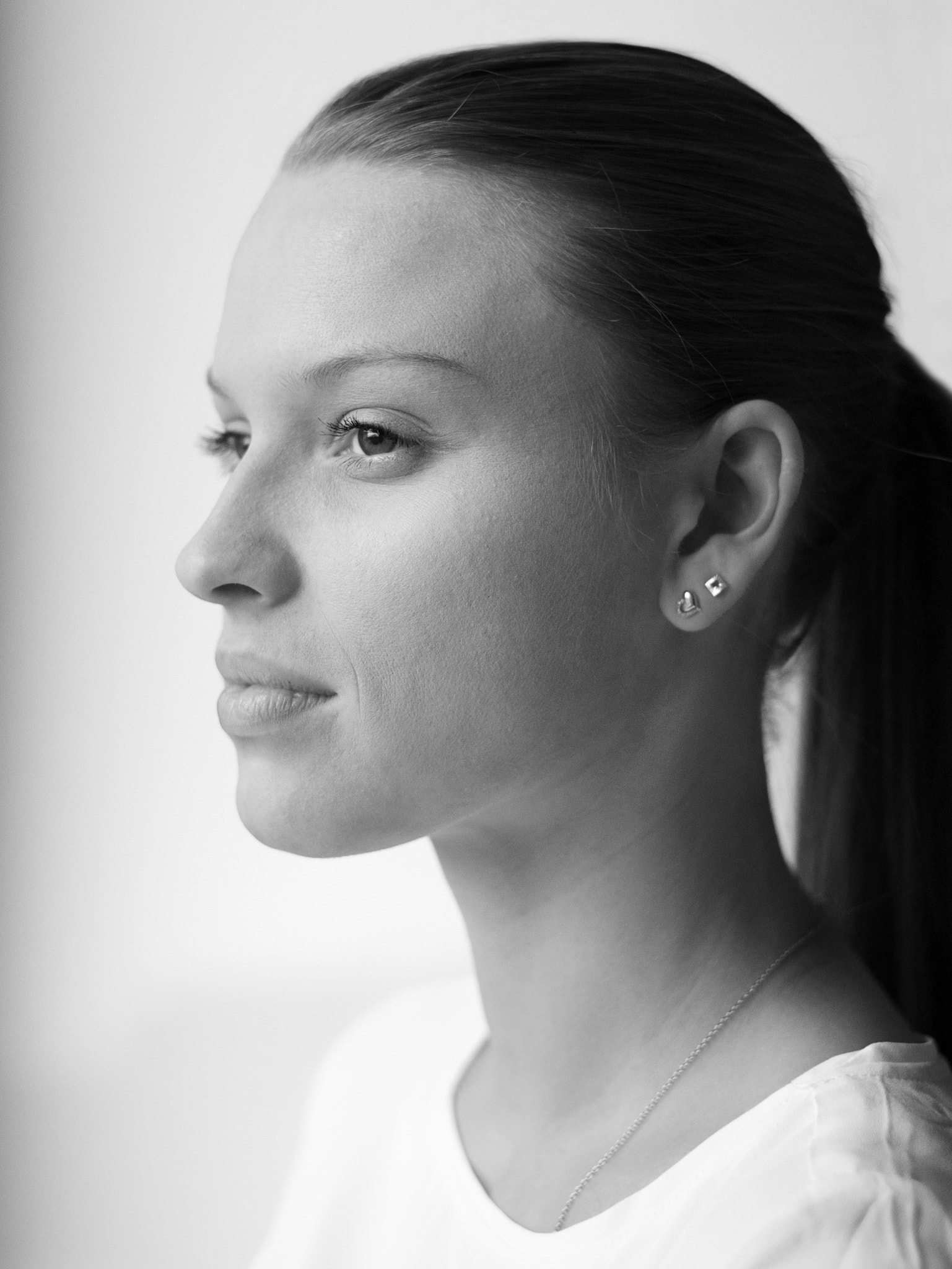 Fujifilm X-Pro1 + Fujifilm XF 35mm F1.4 R sample photo. A study of skin and light photography