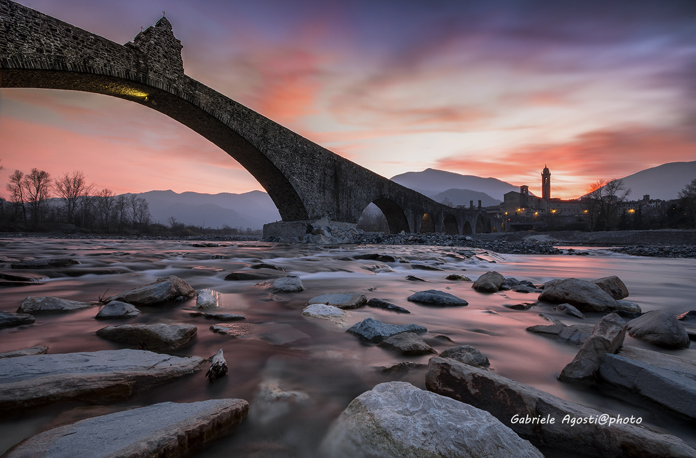 Sigma 10-20mm F4-5.6 EX DC HSM sample photo. Ponte gobbo photography