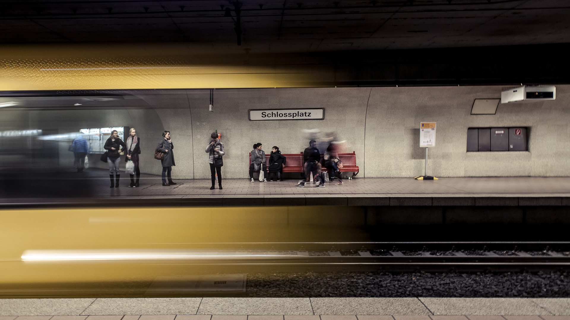 Sigma 24-70mm F2.8 EX DG Macro sample photo. U-bahn - schlossplatz - stuttgart - subway photography