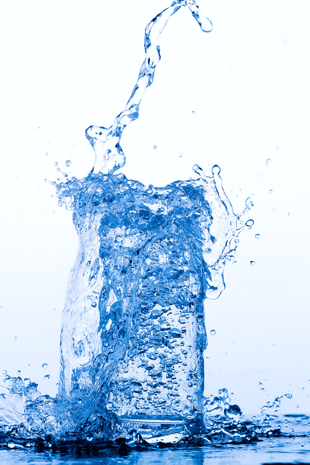 Canon EOS-1D Mark IV sample photo. Glass with pouring drinking water photography