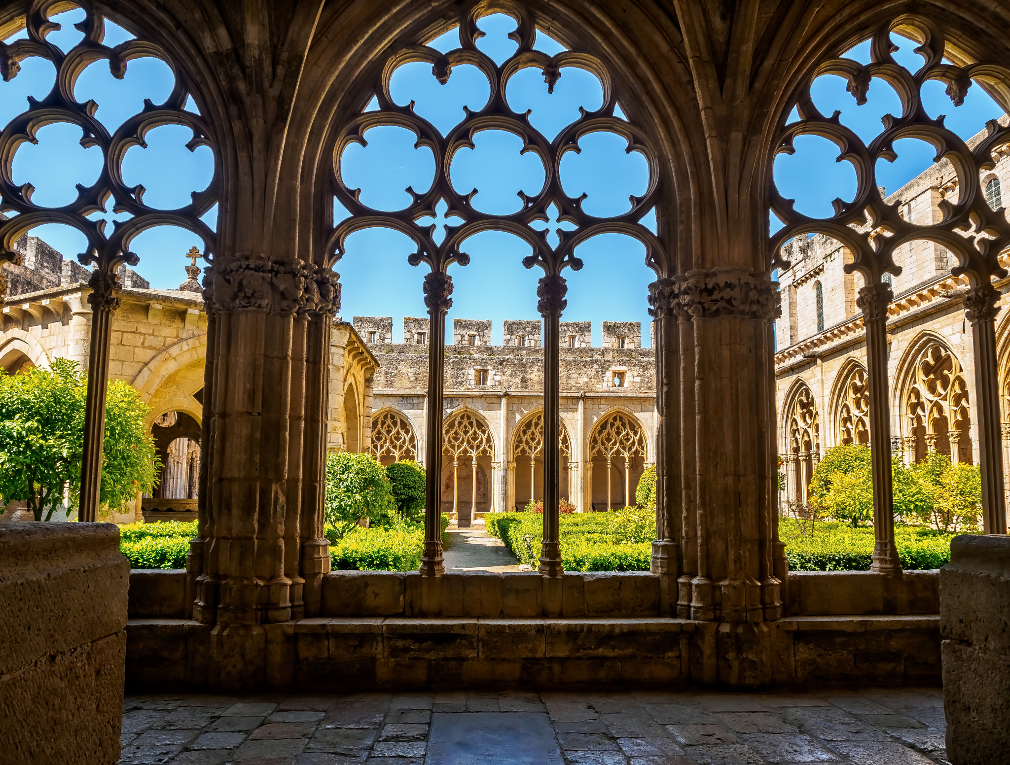 Olympus OM-D E-M5 II sample photo. Monasterio de santes creus. photography