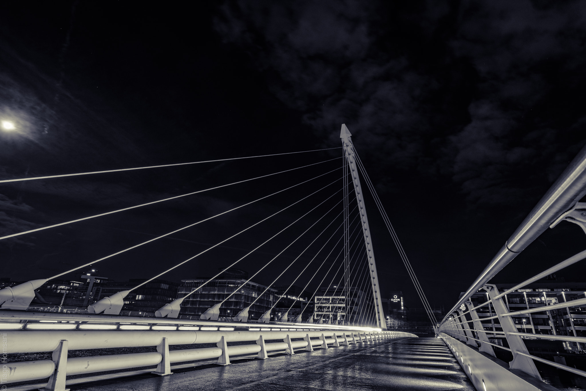 Nikon AF-S Nikkor 18-35mm F3.5-4.5G ED sample photo. Samuel beckett bridge photography
