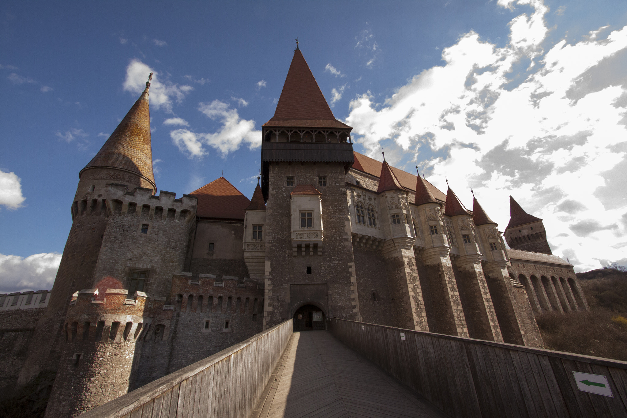 Canon EF-S 10-22mm F3.5-4.5 USM sample photo. Castelul corvinilor photography