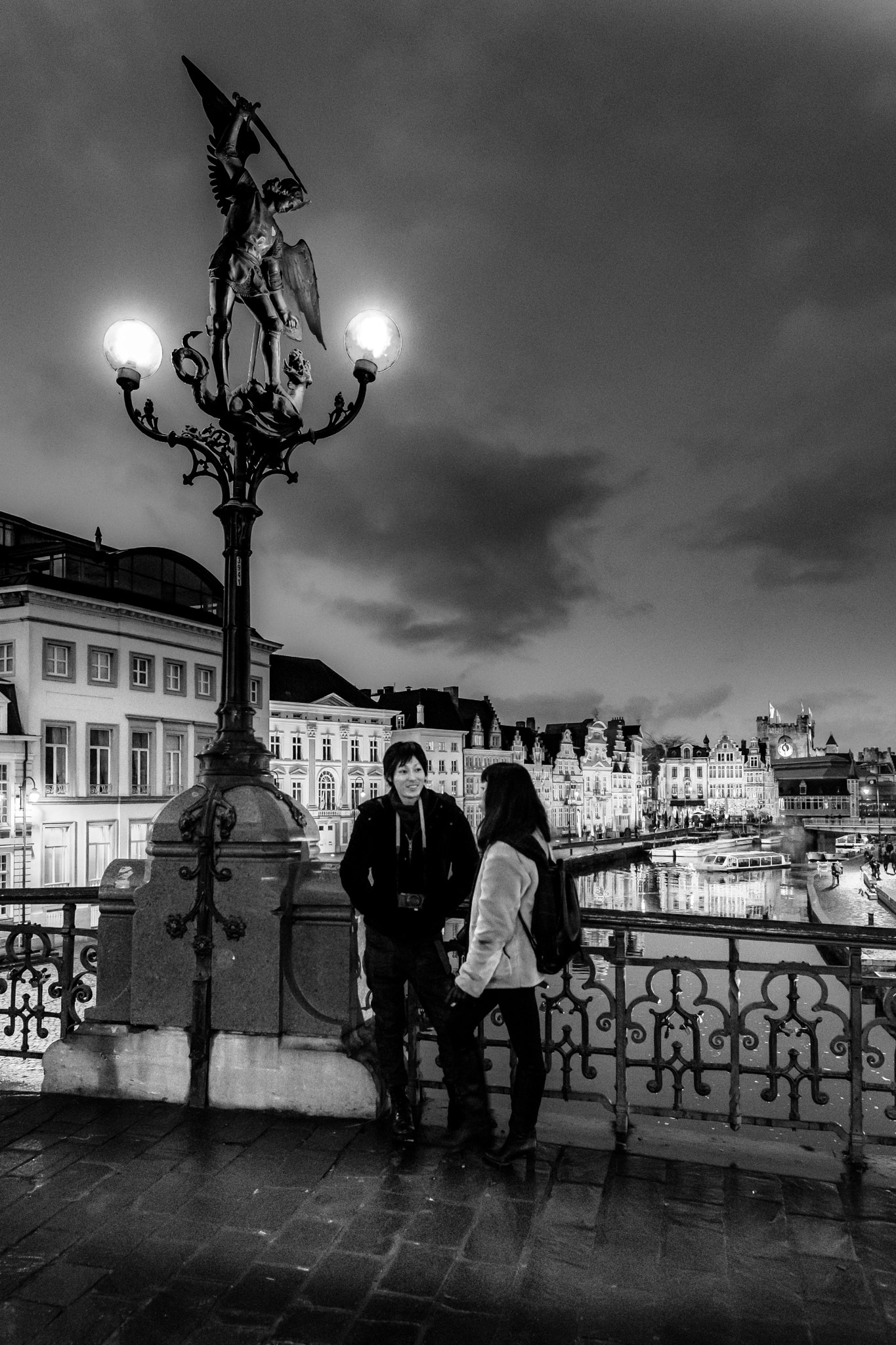 Fujifilm XF 16mm F1.4 R WR sample photo. Sous très haute surveillance photography